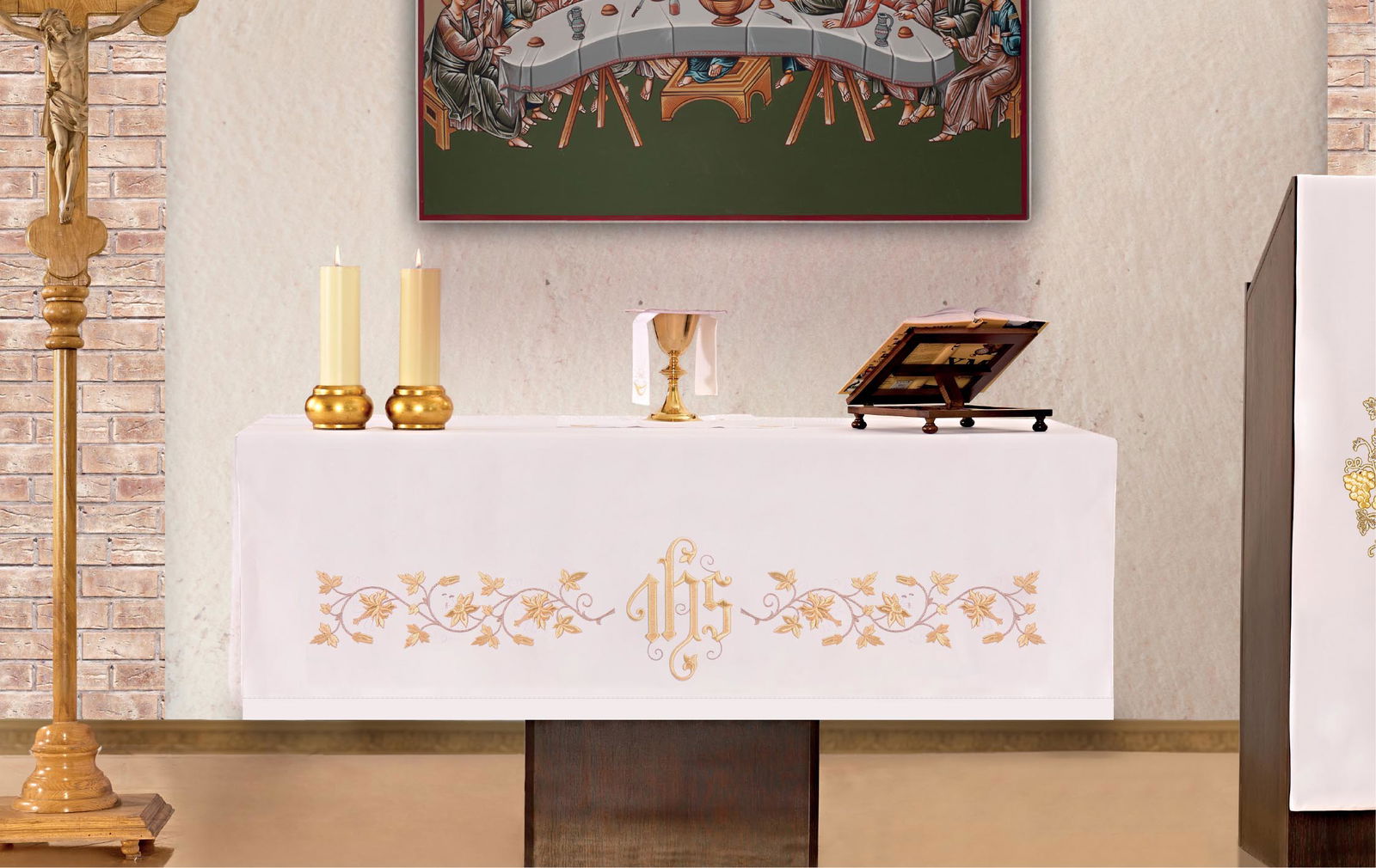 Nappe d'autel avec broderie frontale IHS dorée KOH/029 150*300 BIAŁY - CHASUBLES.FR
