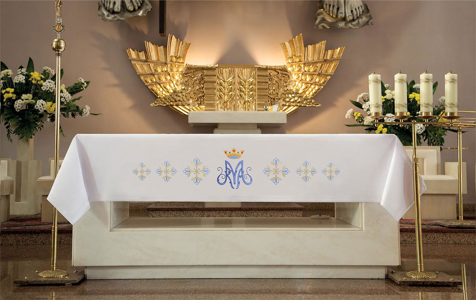 Nappe d'autel avec broderie mariale bleue sur le devant KOH/039 150*300 BIAŁY - CHASUBLES.FR