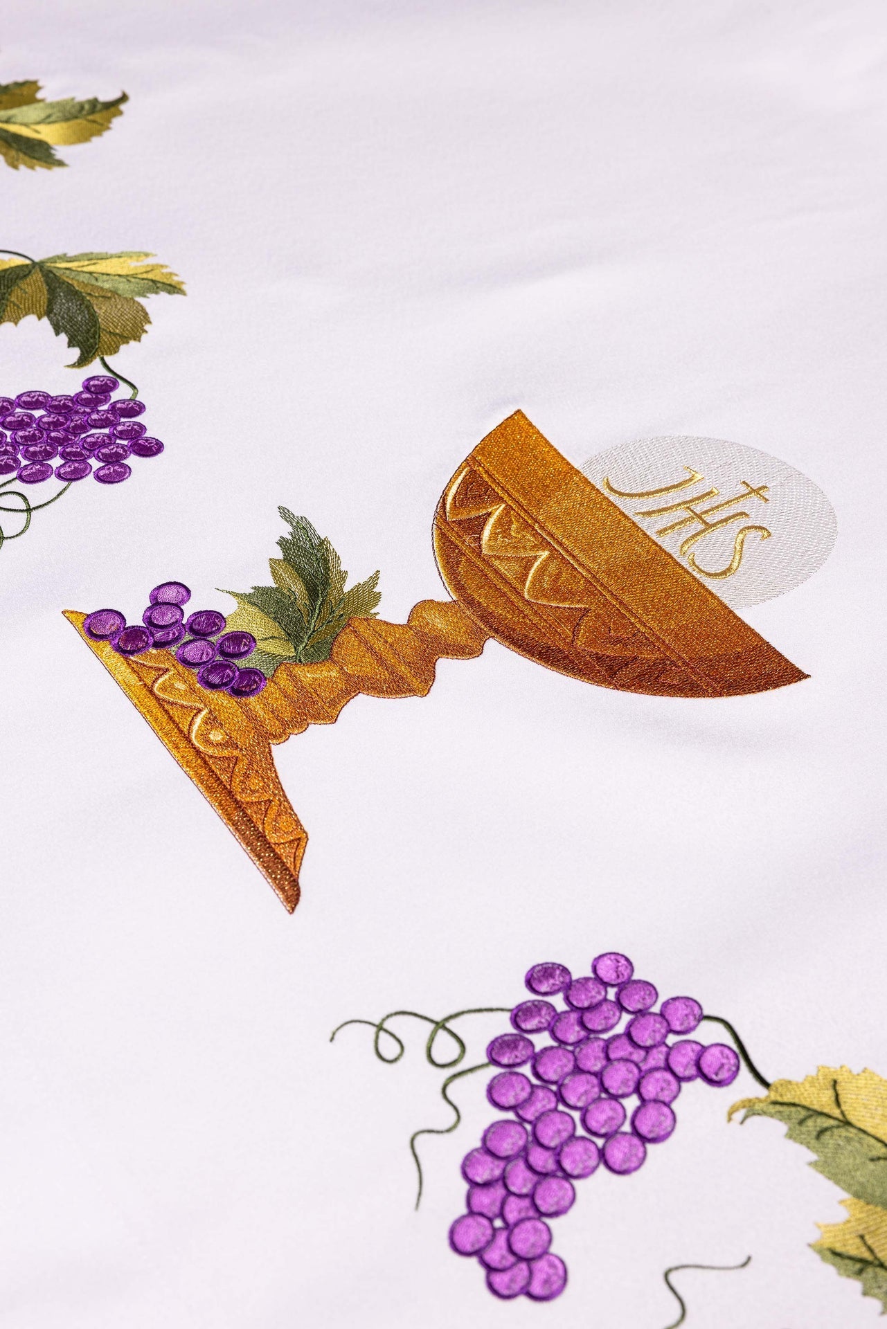Nappe d’autel avec symbole du calice brodé S-8852-04 150*300 - CHASUBLES.FR