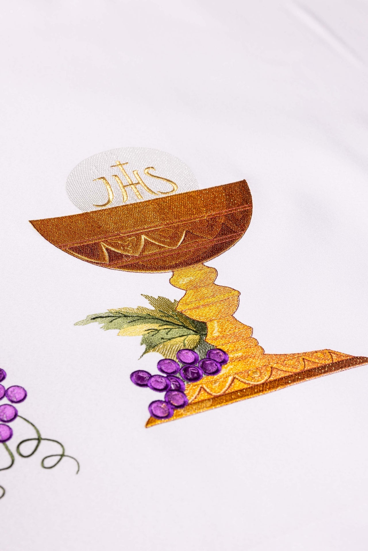 Nappe d’autel avec symbole du calice brodé S-8852-04 150*300 - CHASUBLES.FR