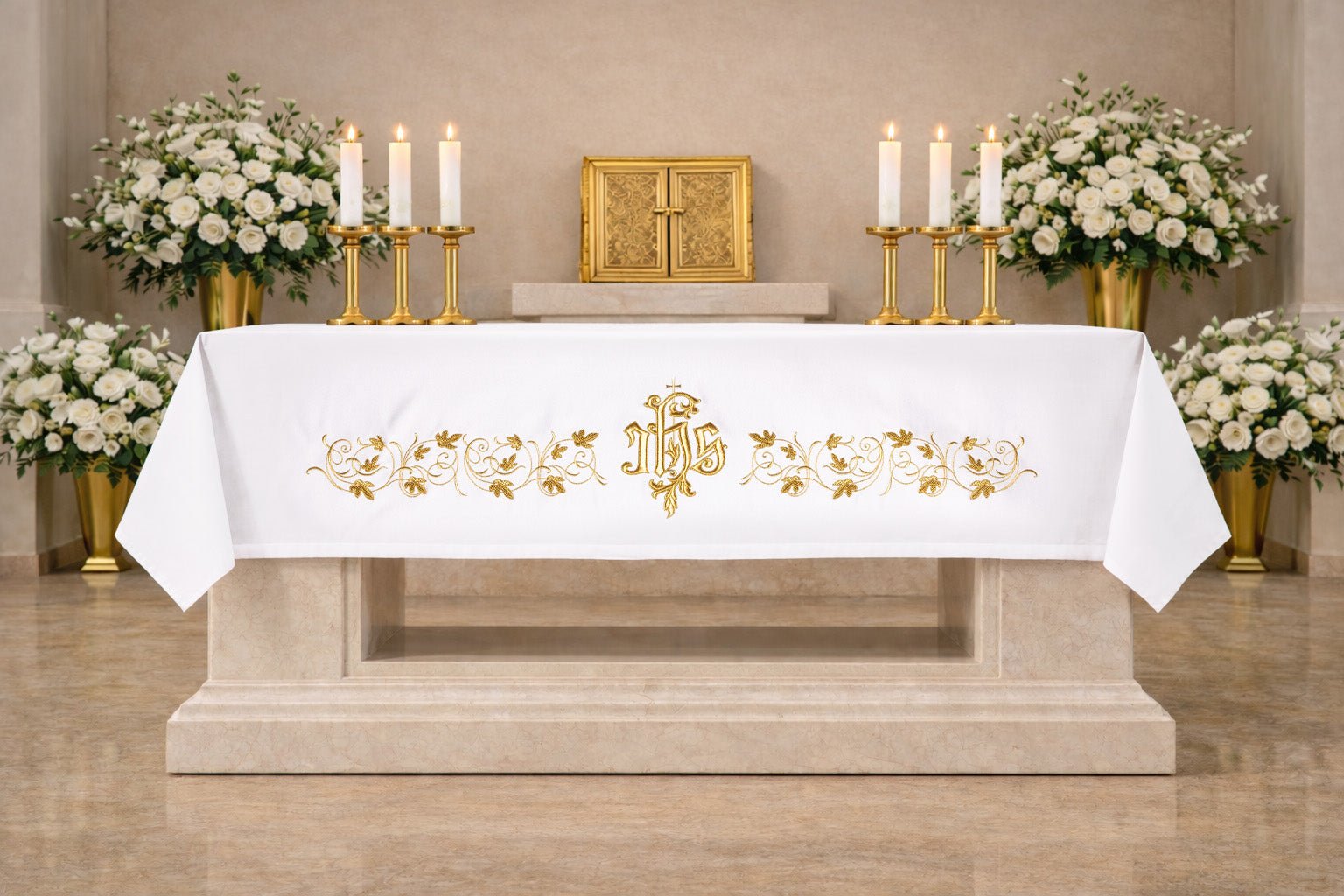 Nappe d’autel avec symbole IHS brodé S-8851-04 150*300 - CHASUBLES.FR