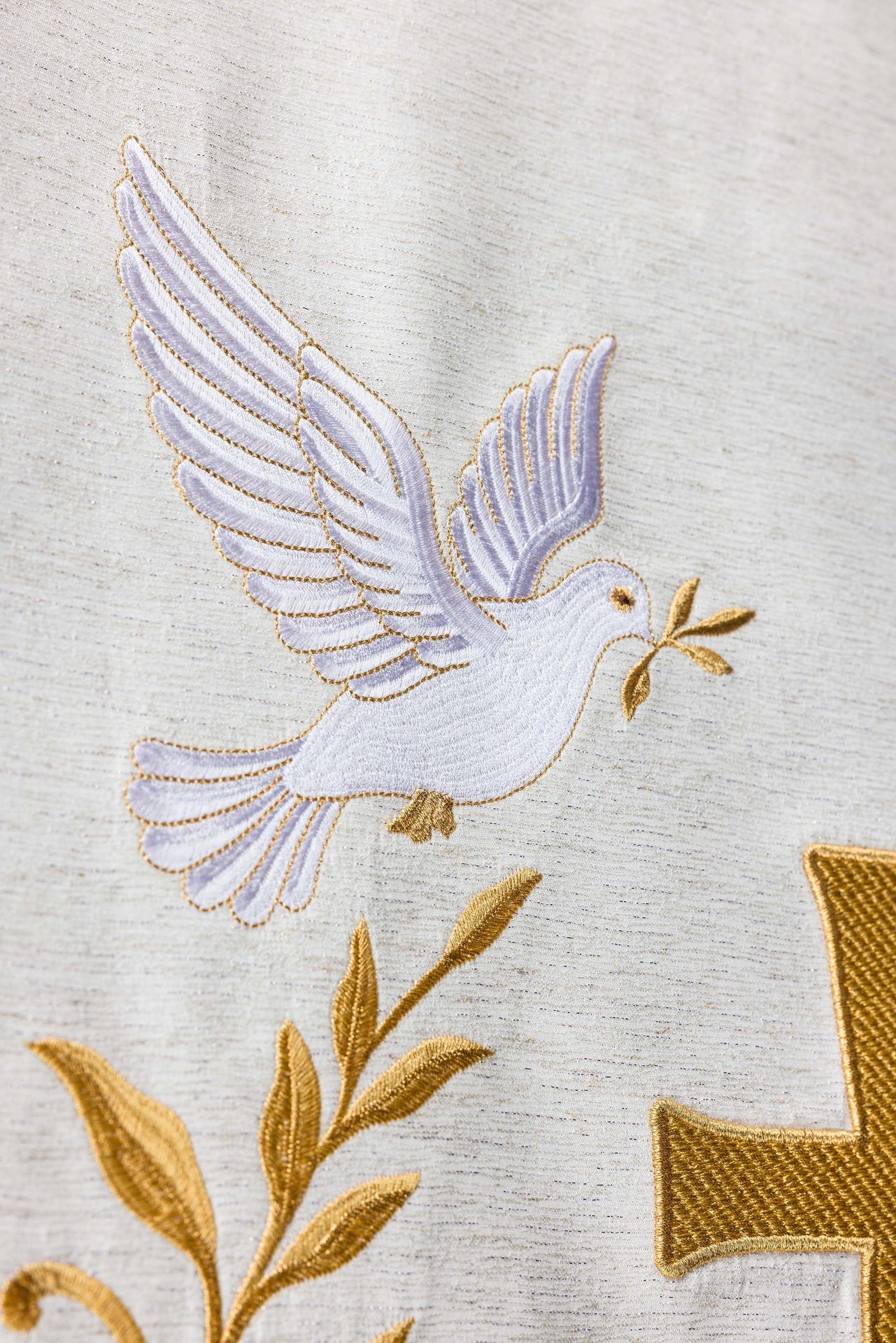 Nappe de lutrin avec broderie de la croix et des colombes en écru LE/8049/05 55*250 - CHASUBLES.FR