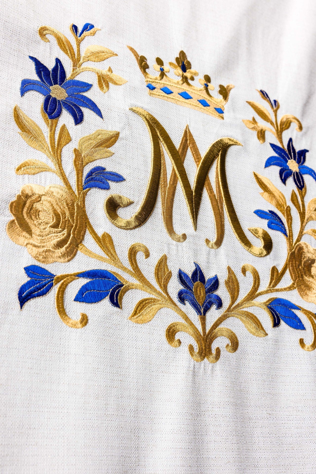 Nappe de lutrin avec broderie mariale en écru LE/8045/05 55*250 - CHASUBLES.FR
