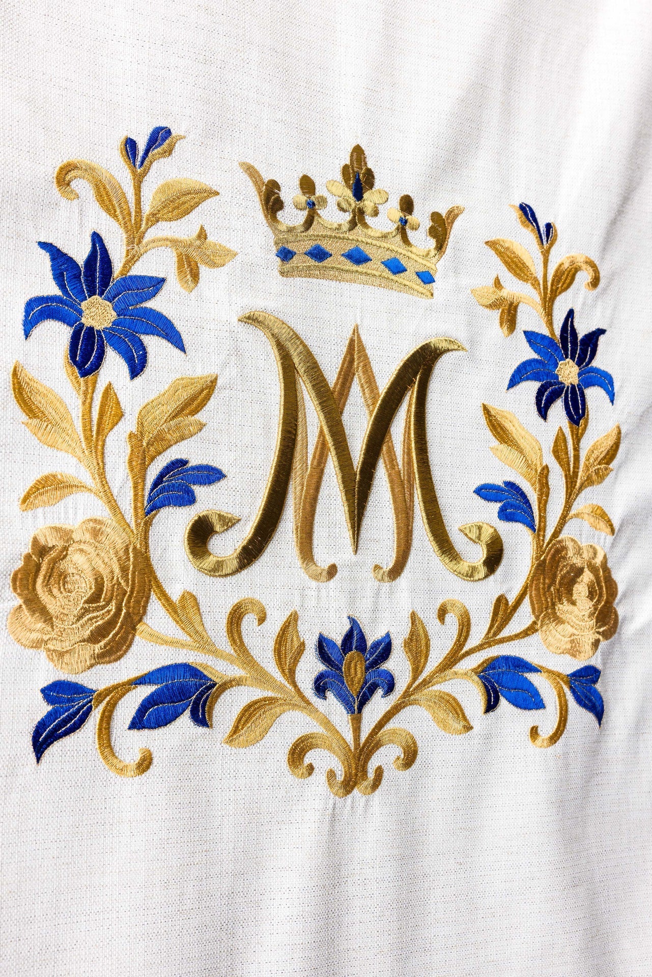 Nappe de lutrin avec broderie mariale en écru LE/8045/05 55*250 - CHASUBLES.FR