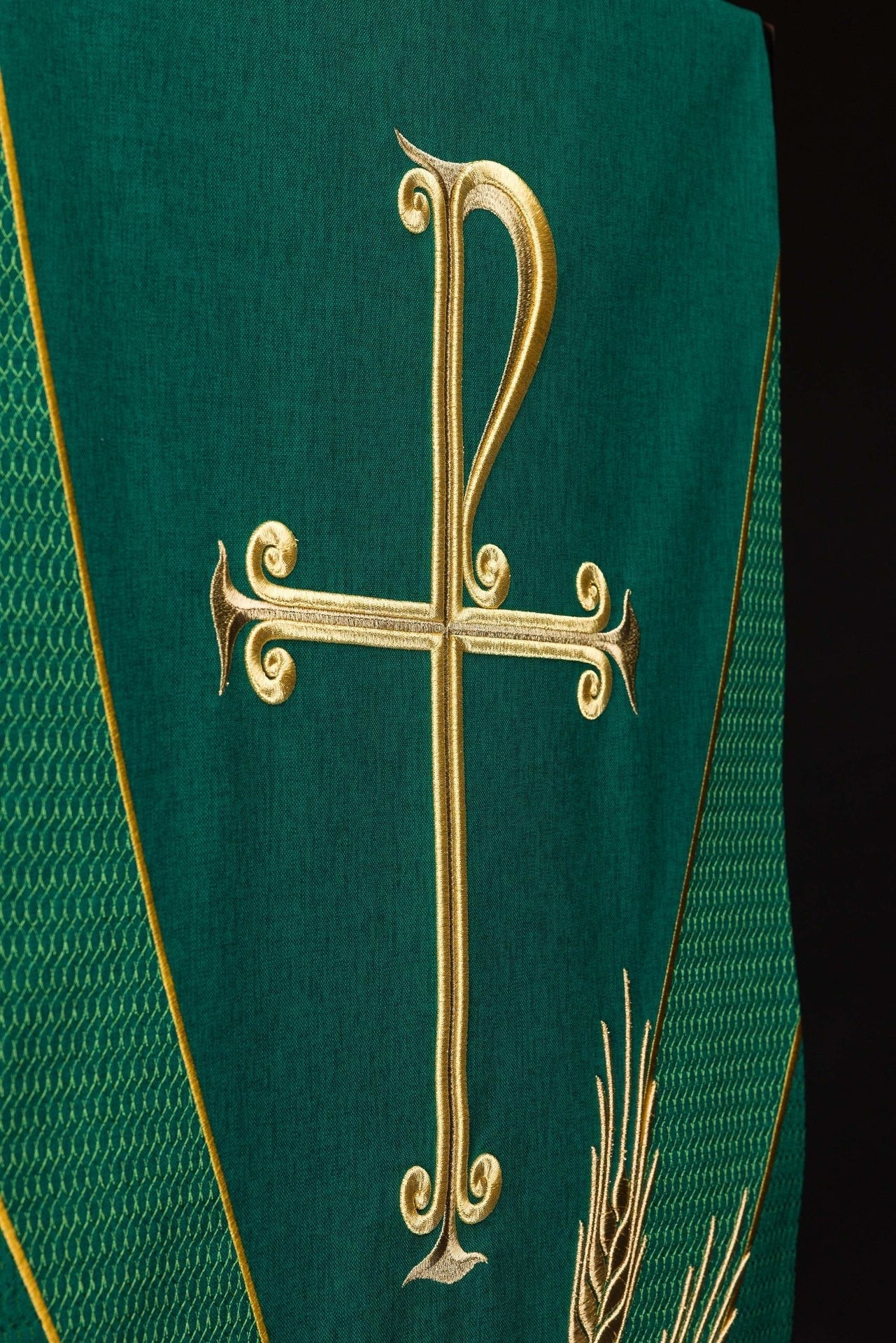 Nappe de lutrin verte avec broderie PAX LE/8050/01 55*250 - CHASUBLES.FR