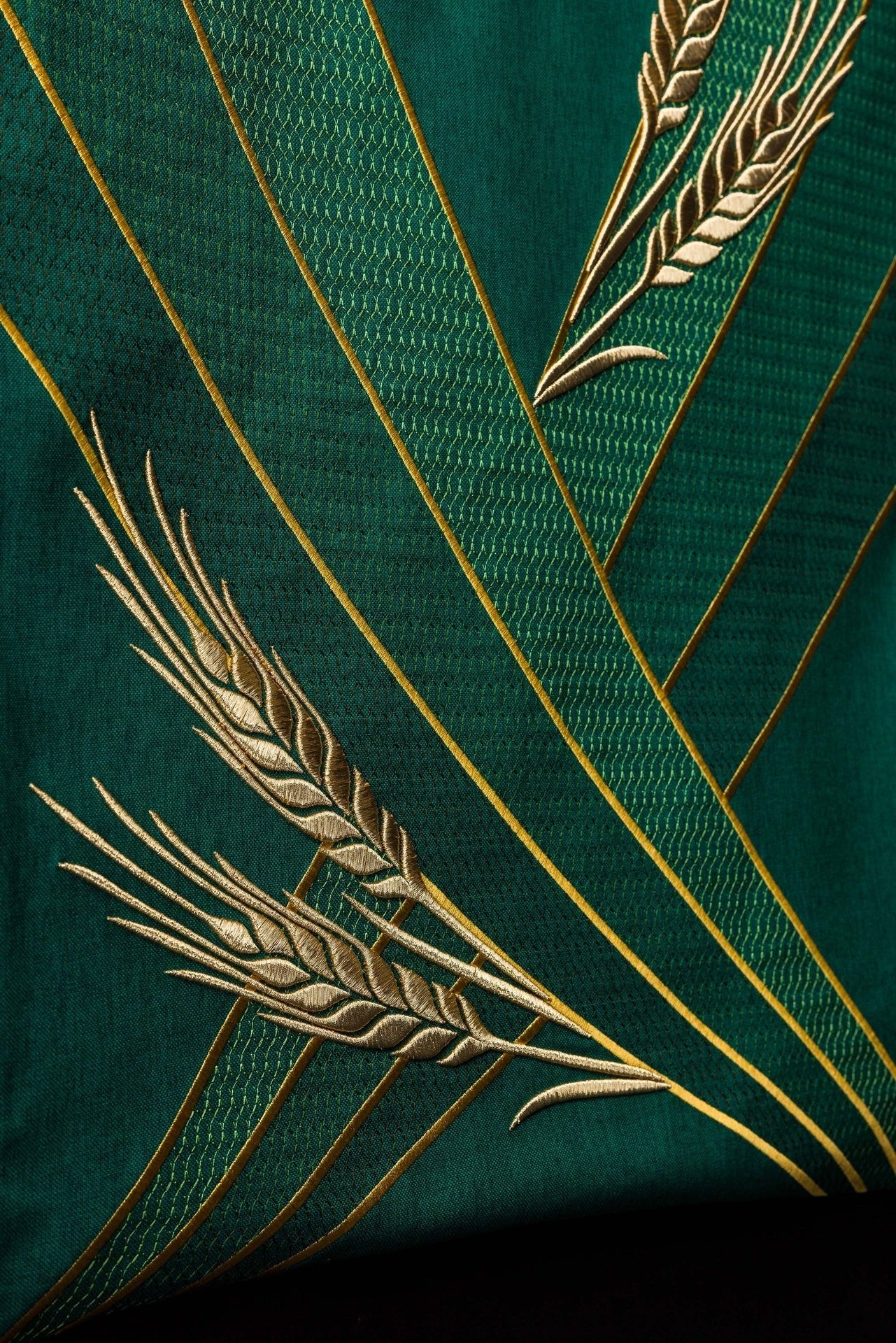 Nappe de lutrin verte avec broderie PAX LE/8050/01 55*250 - CHASUBLES.FR