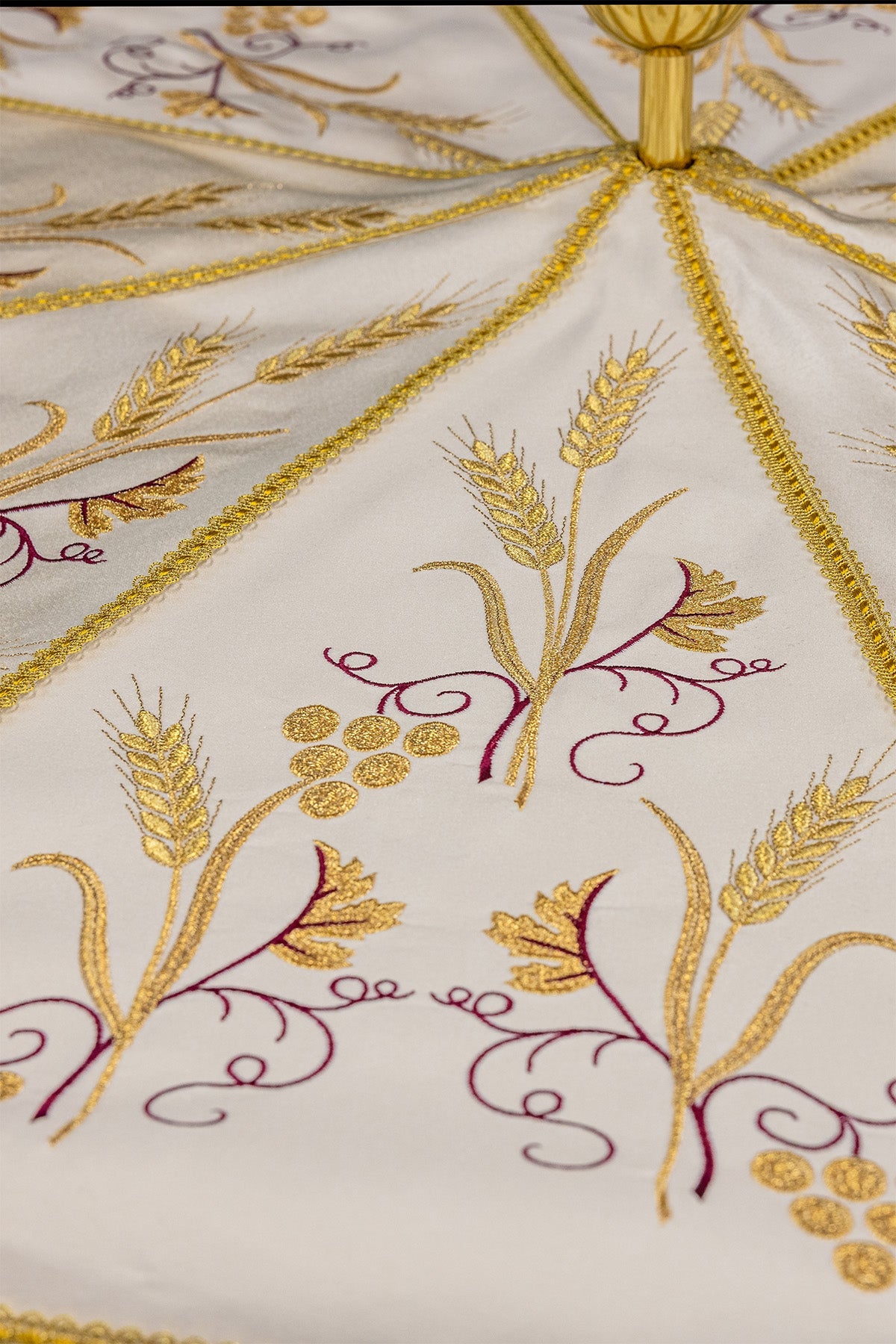 Ombrelle de procession écrue à broderie dorée pour la Fête-Dieu KPP/001/05/20 o 100cm ECRU SAT. - CHASUBLES.FR