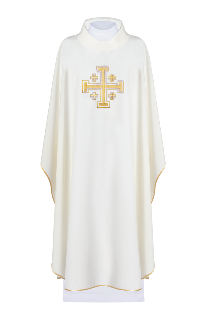 Chasuble écrue avec croix de Jérusalem brodée