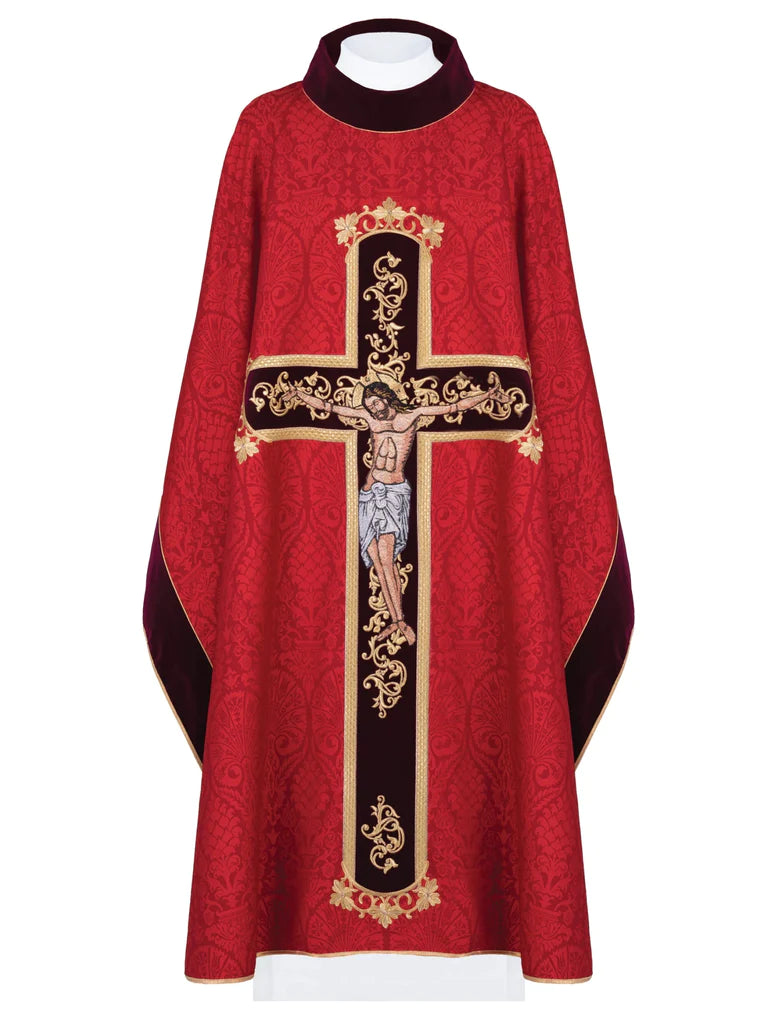 Czerwony ornat haftowany z symbolem Jezusa Chrystusa