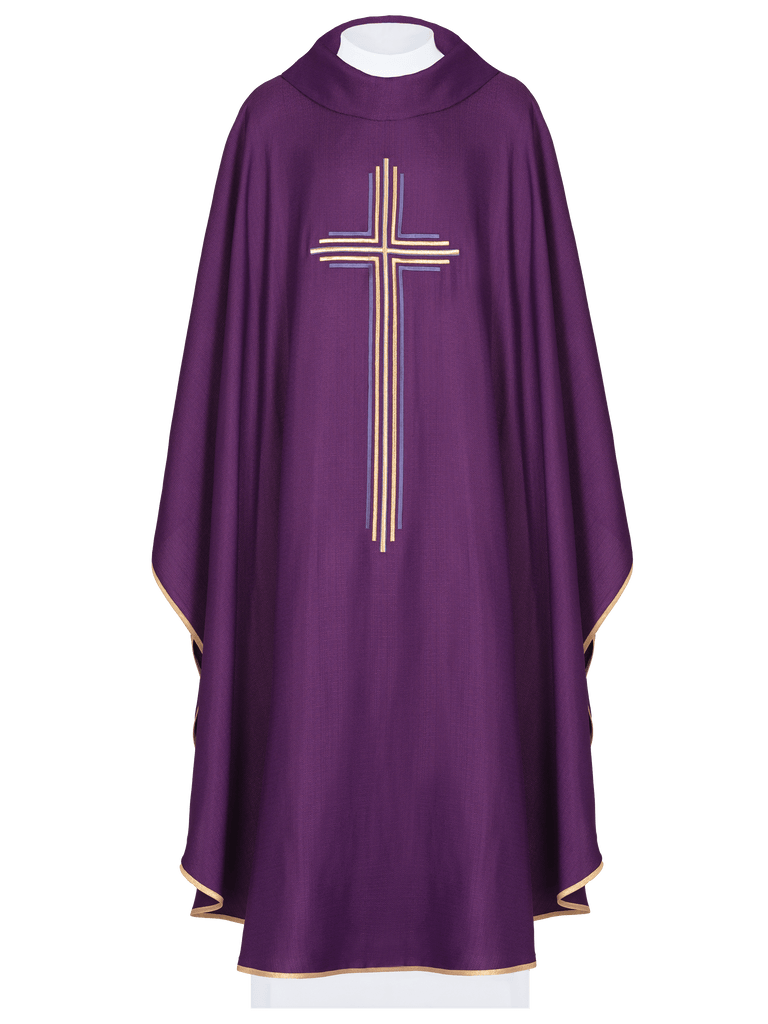 Fioletowy ornat haftowany z dużym krzyżem