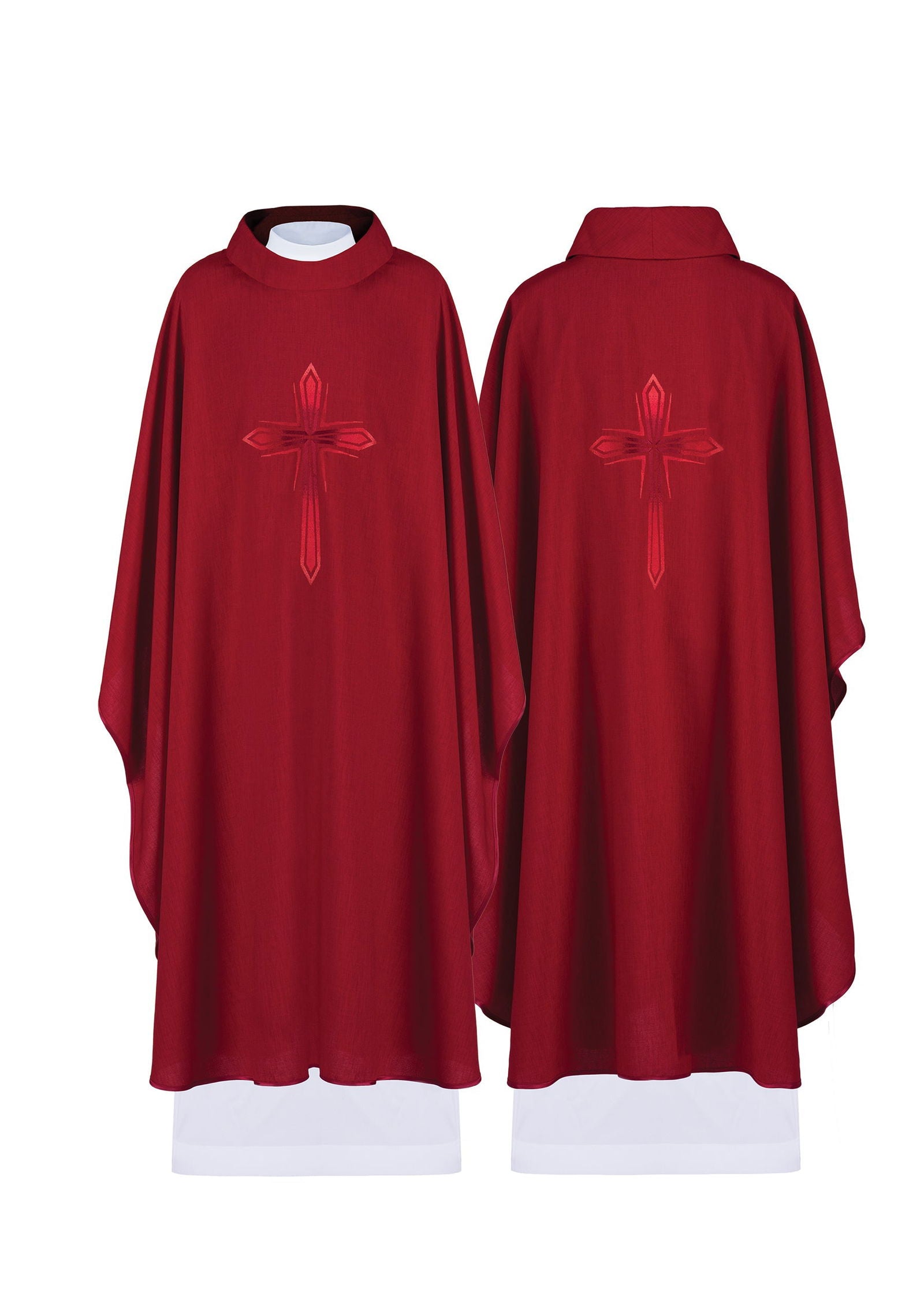 Chasuble avec croix brodée en rouge