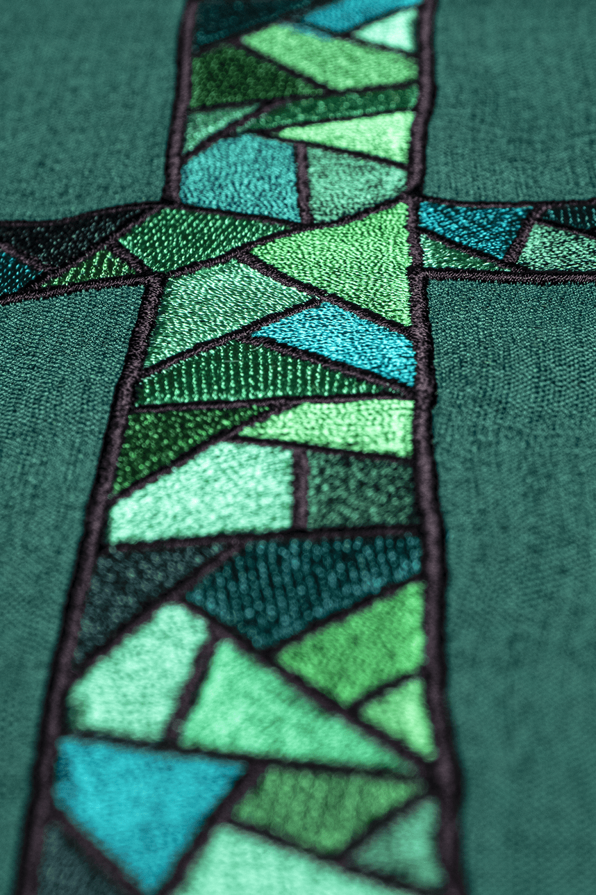 Chasuble vert avec croix en mosaïque