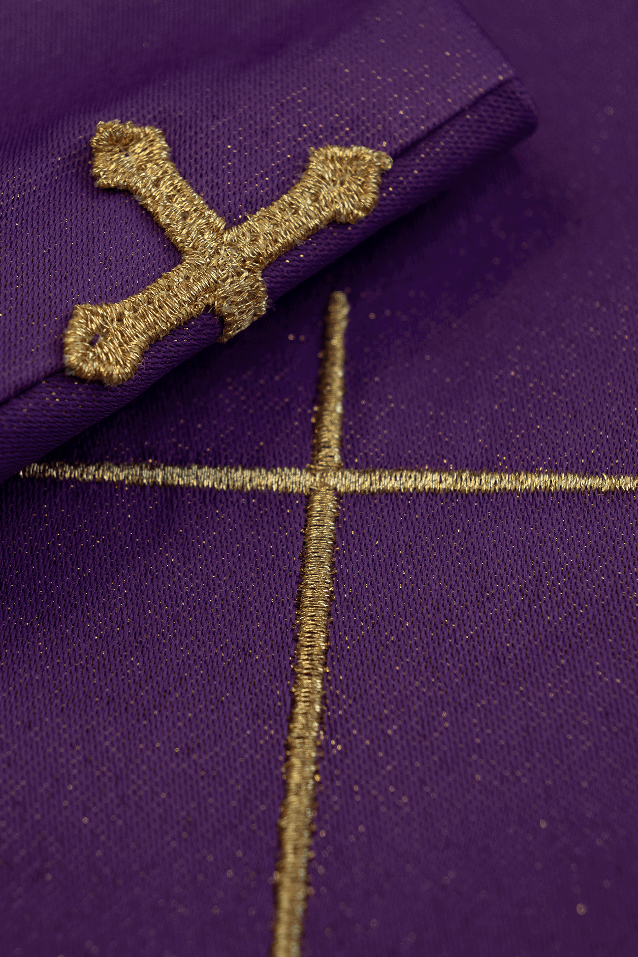 Chasuble brodée Croix violette