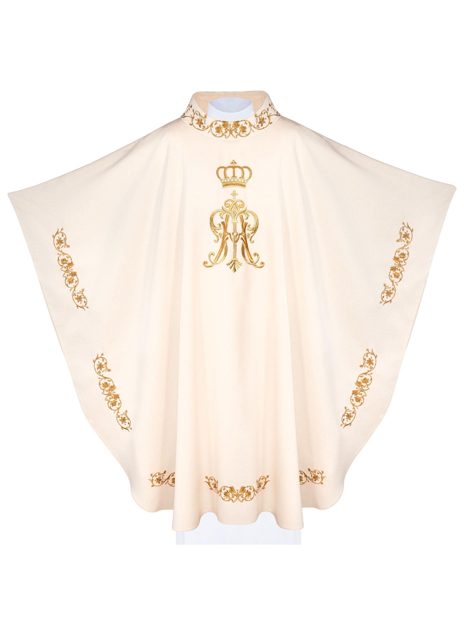 Chasuble liturgique avec armoiries mariales et couronne brodées