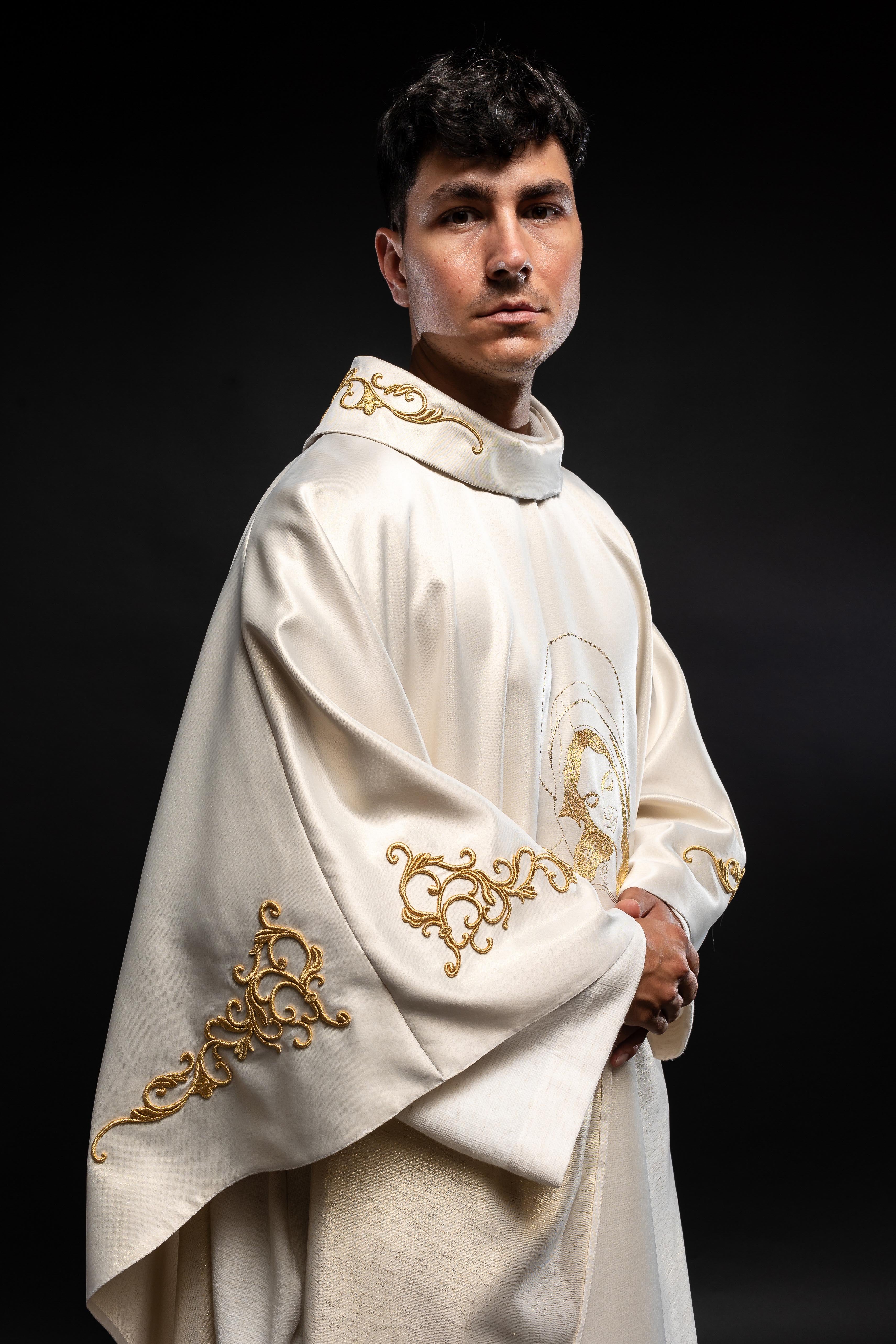 Chasuble liturgique avec l'image de la Vierge des câlins