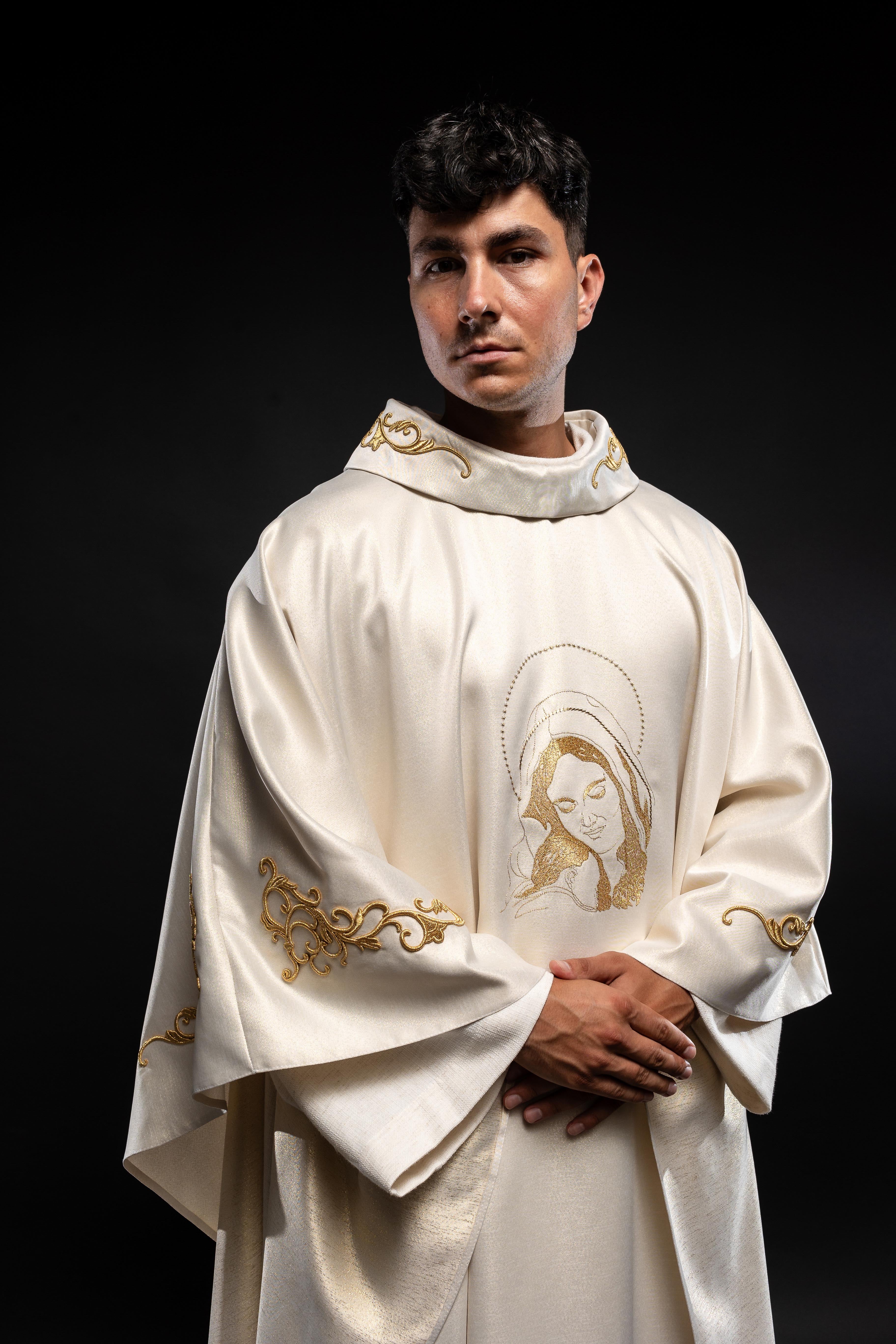 Chasuble liturgique avec l'image de la Vierge des câlins