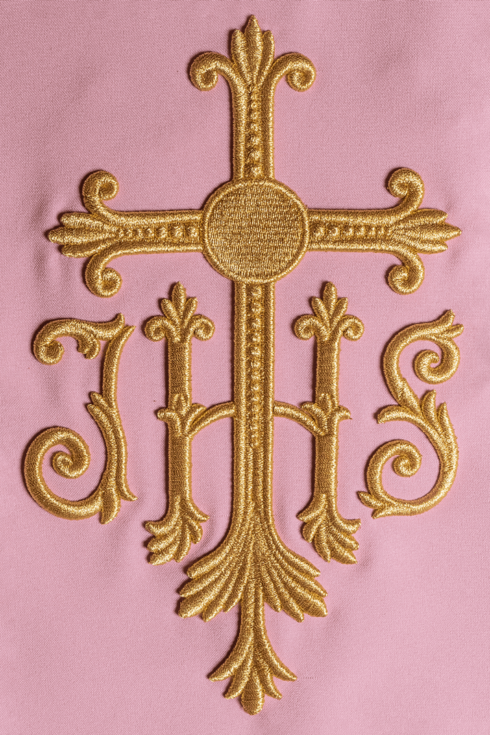 Chasuble rose avec JHS broderi