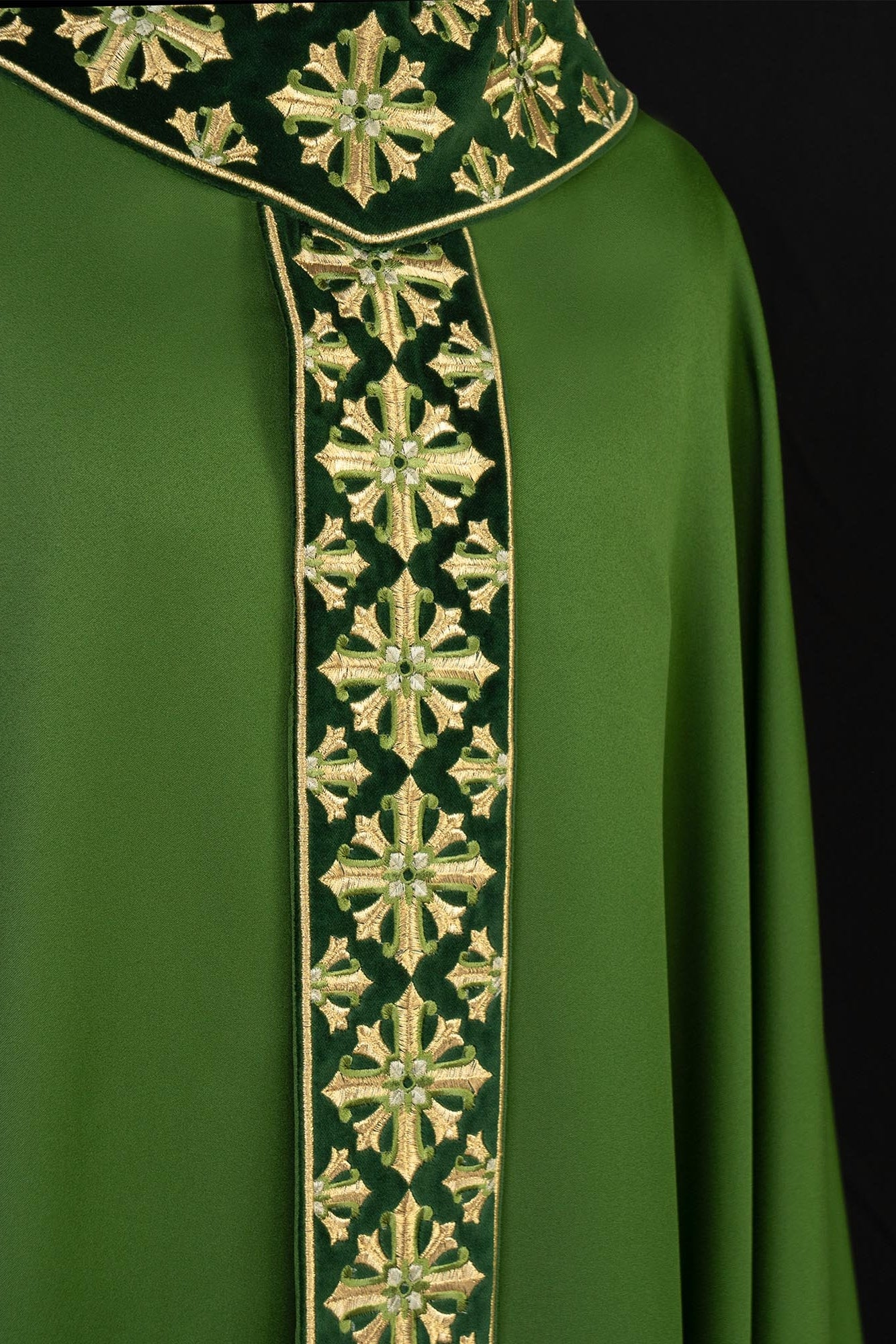 Chasuble avec broderie brillante en vert