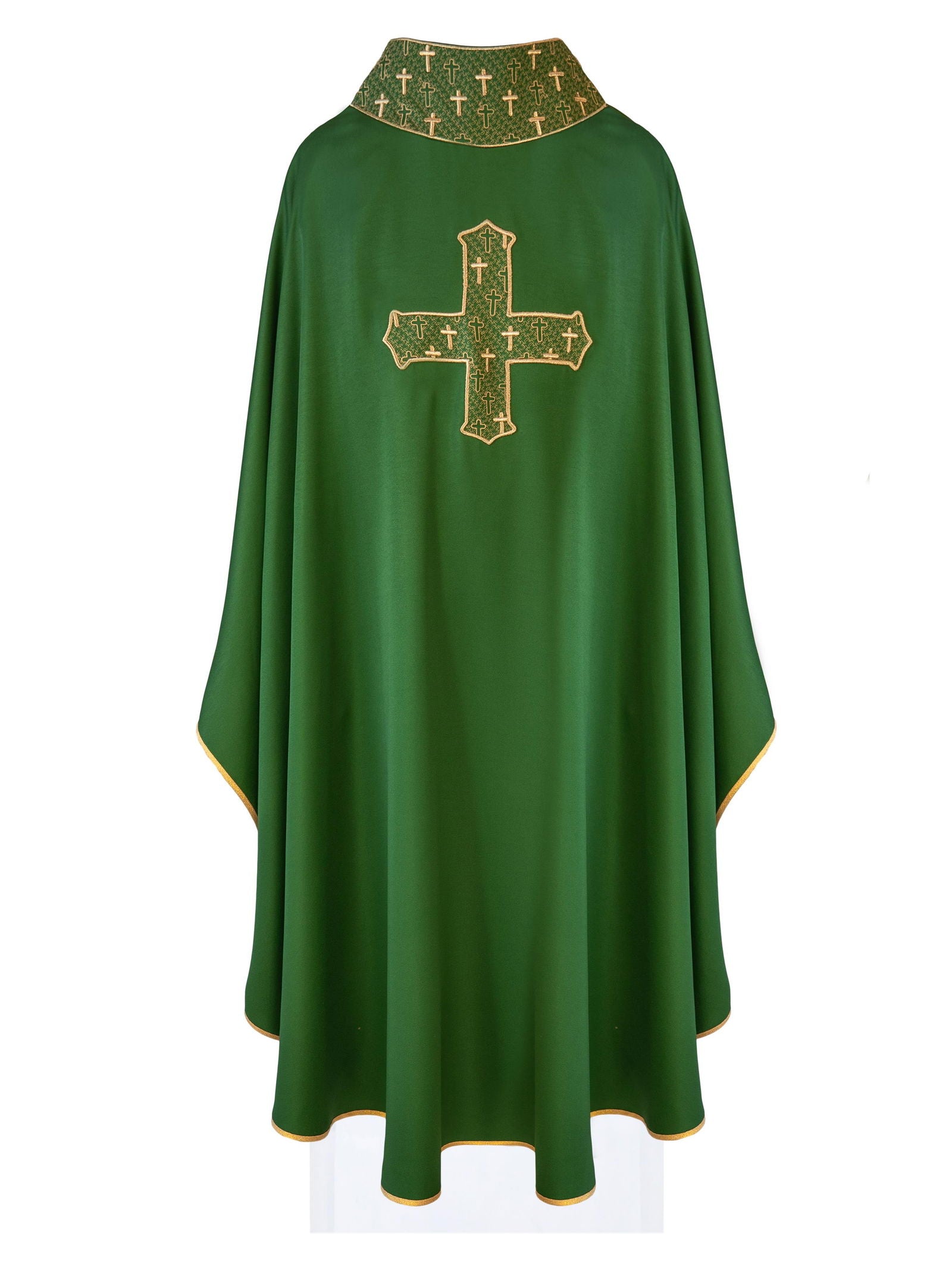 Chasuble avec croix et col richement brodés en vert