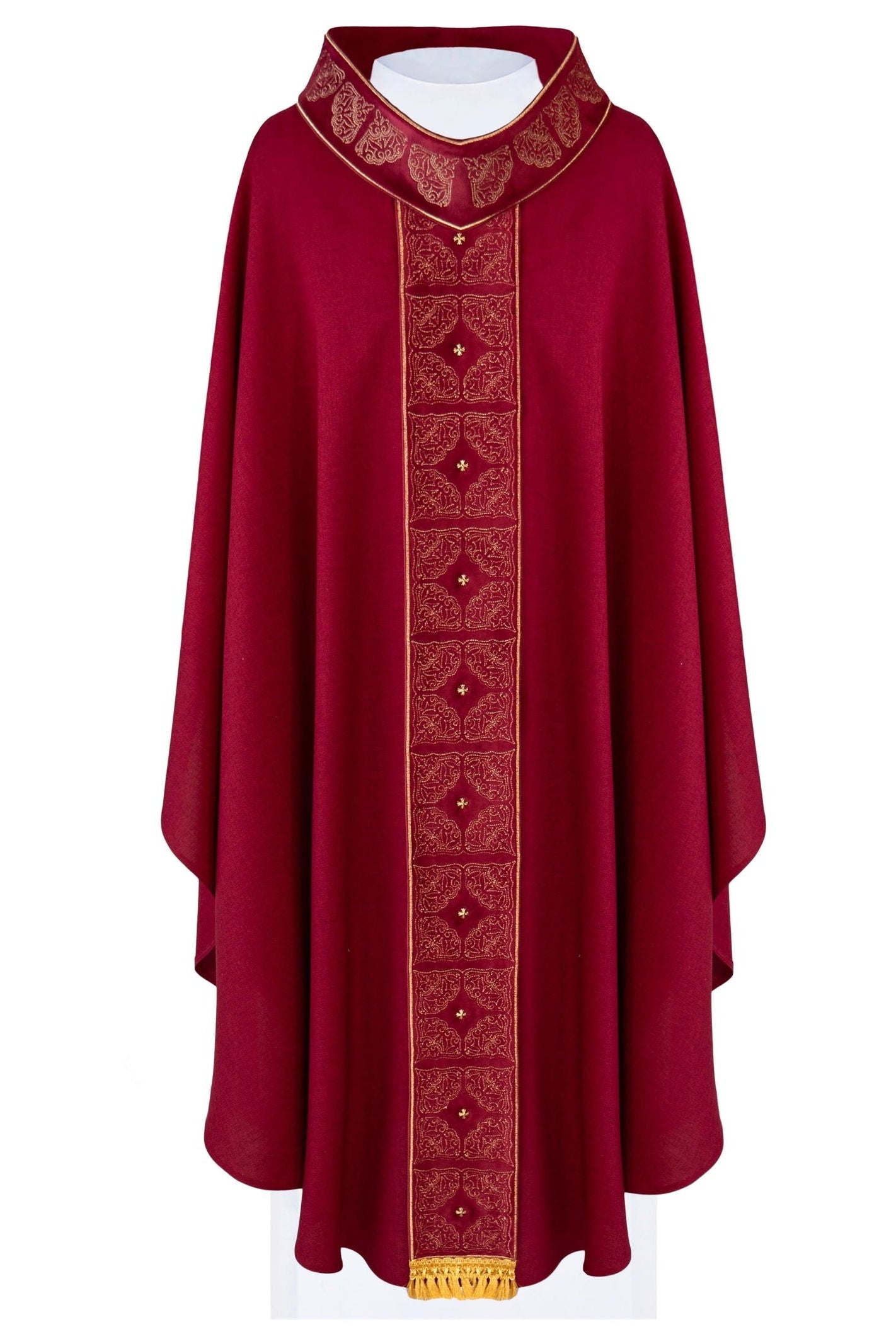 Chasuble avec ceinture et col richement brodés en rouge