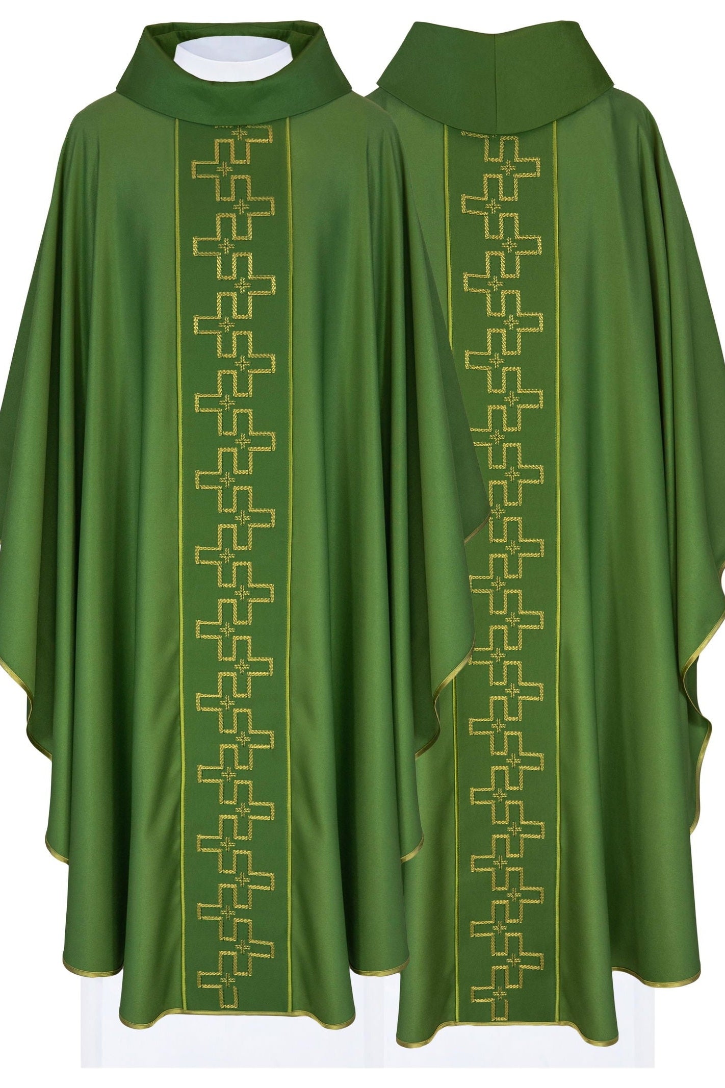 Chasuble avec ceinture richement brodée en croix verte