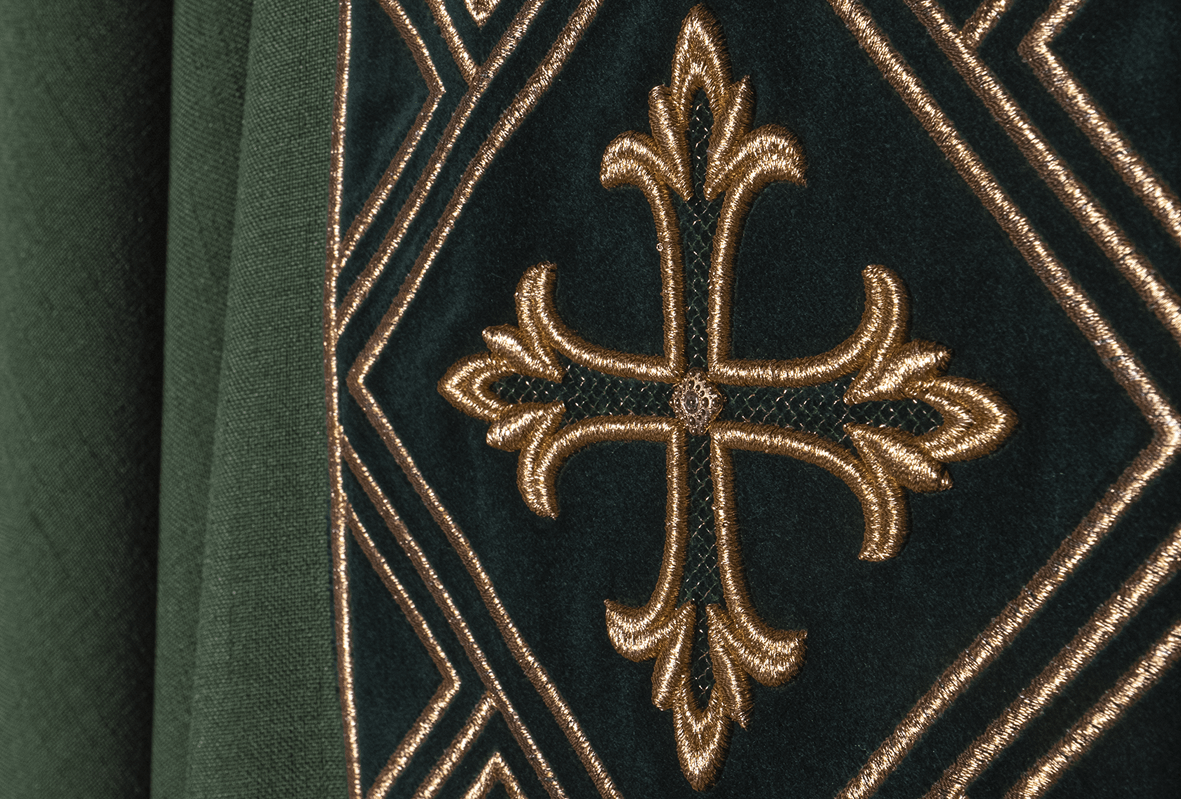 Chasuble brodée Croix verte