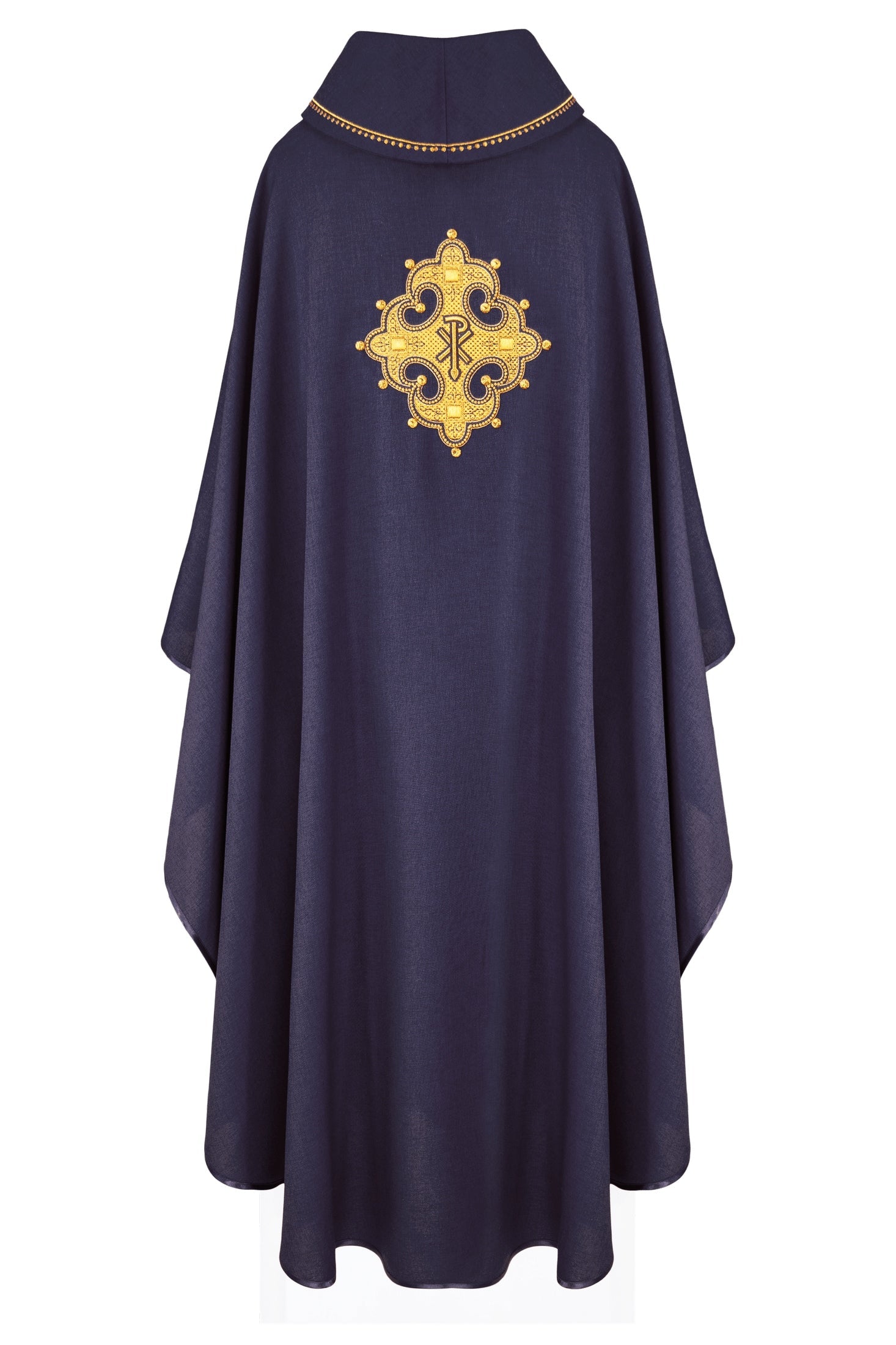 Chasuble avec croix brodée et bordure dorée sur le col en violet