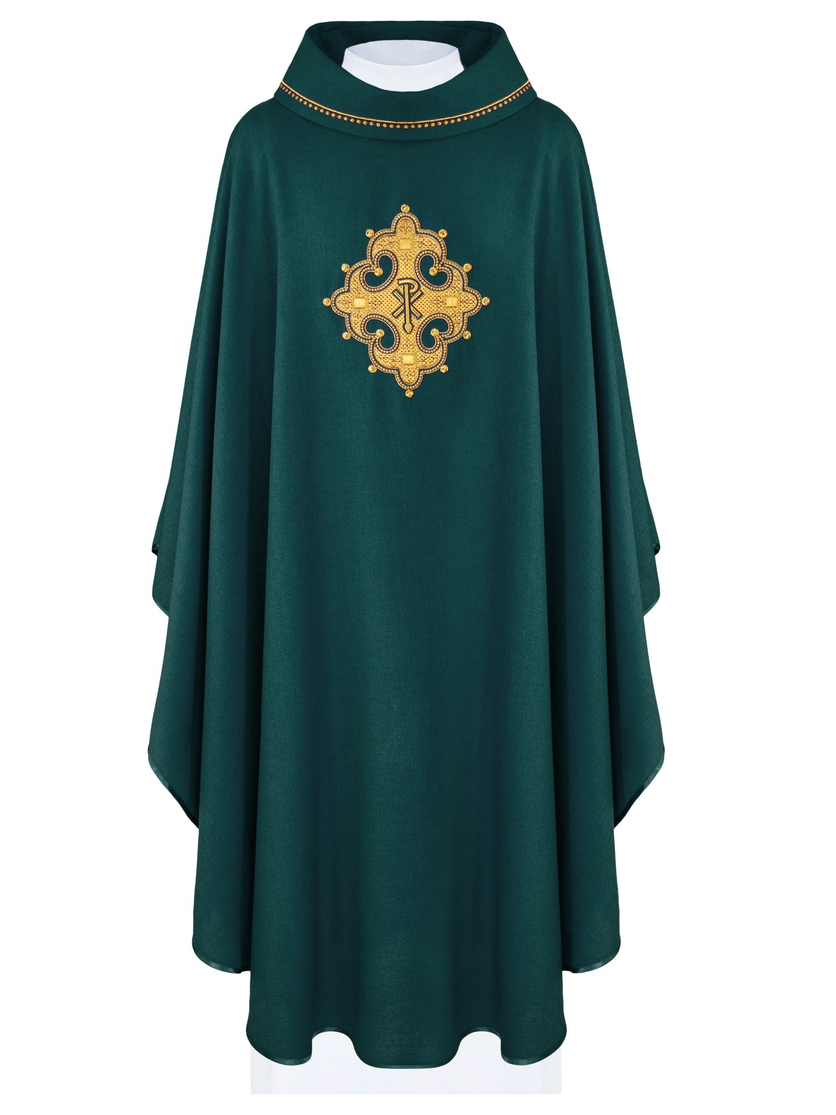 Chasuble avec croix brodée et bordure dorée sur le col en vert