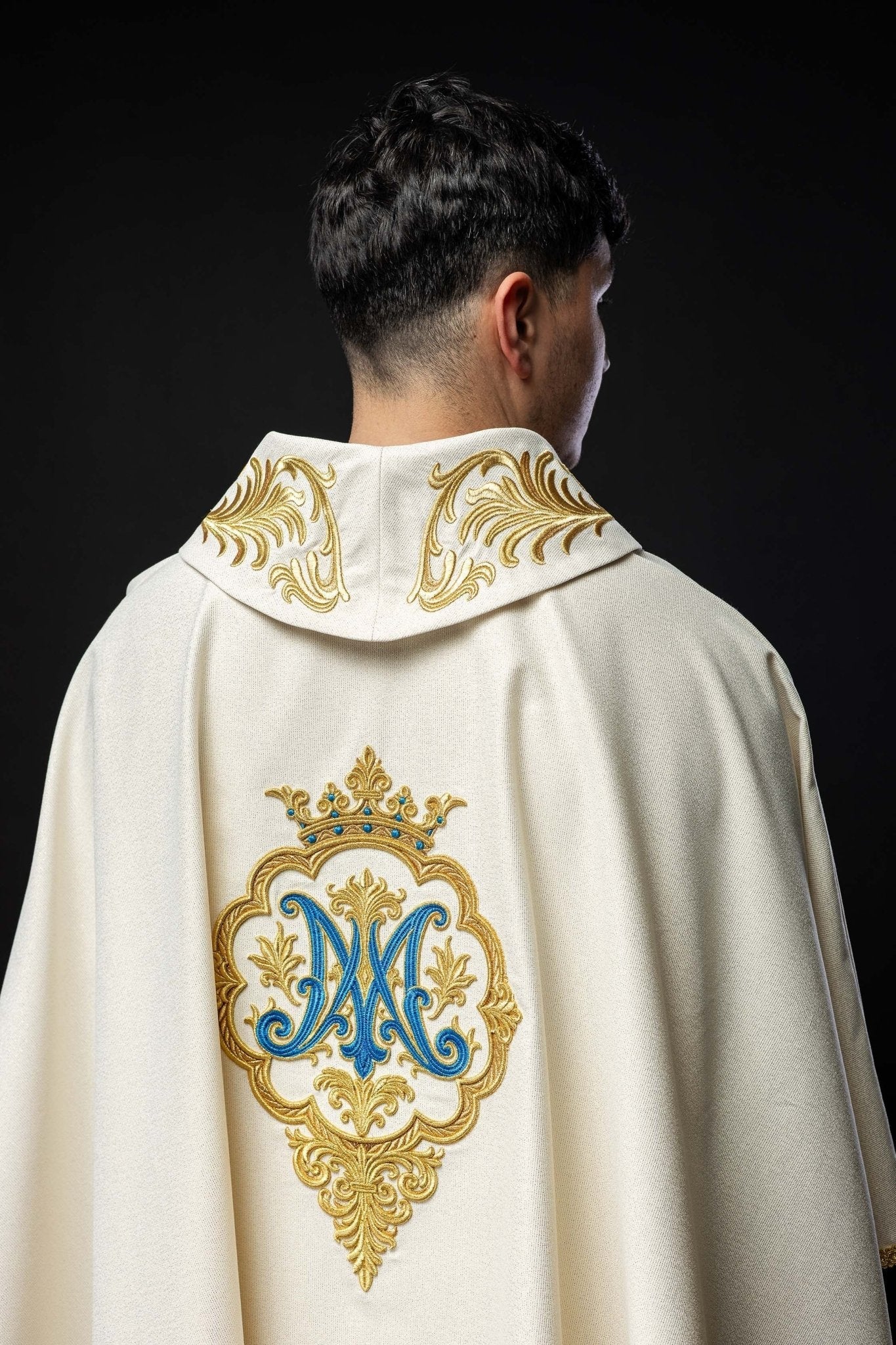 Ornement liturgique avec blason marial brodé et couronne LE/7044/05 - CHASUBLES.FR