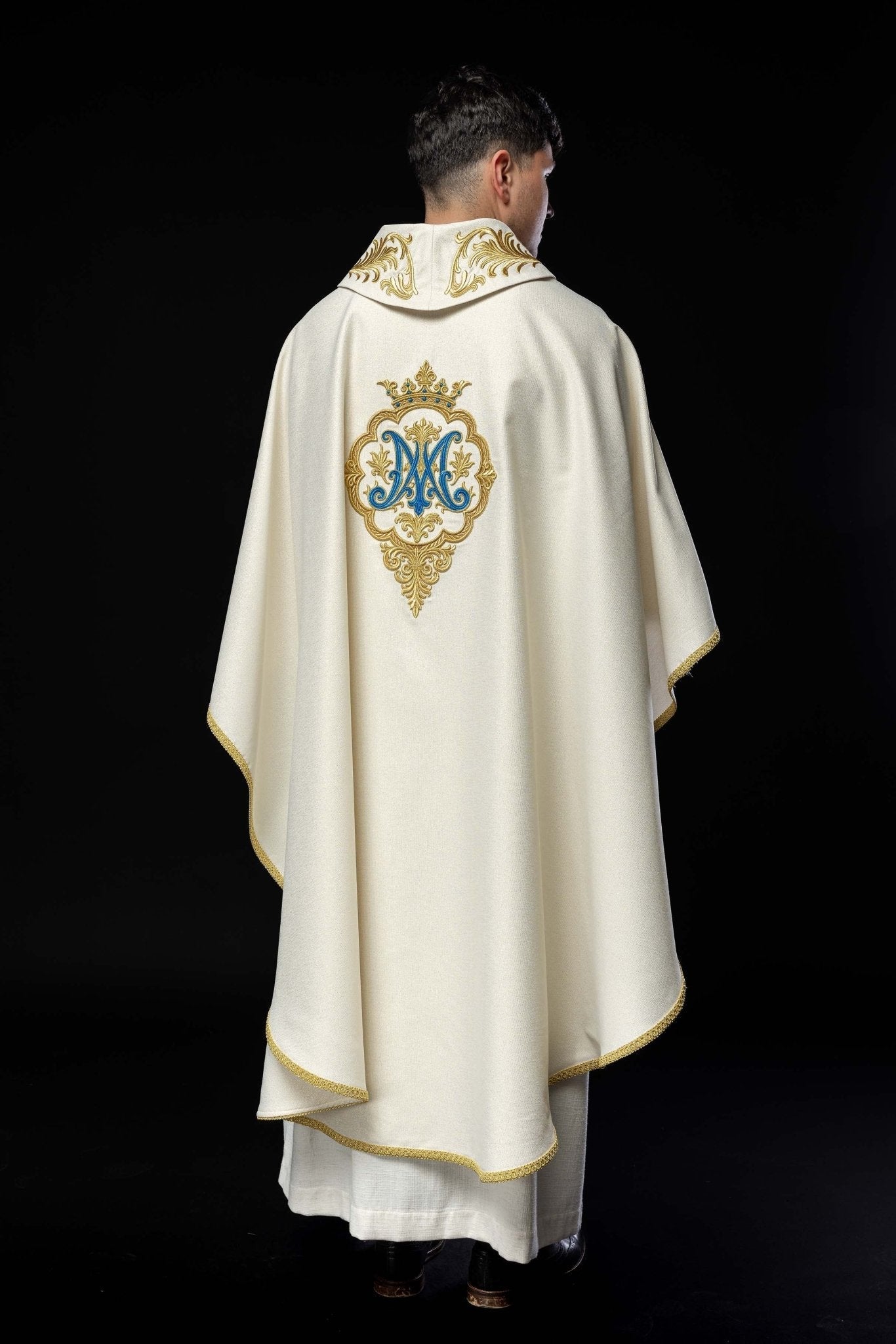 Ornement liturgique avec blason marial brodé et couronne LE/7044/05 - CHASUBLES.FR