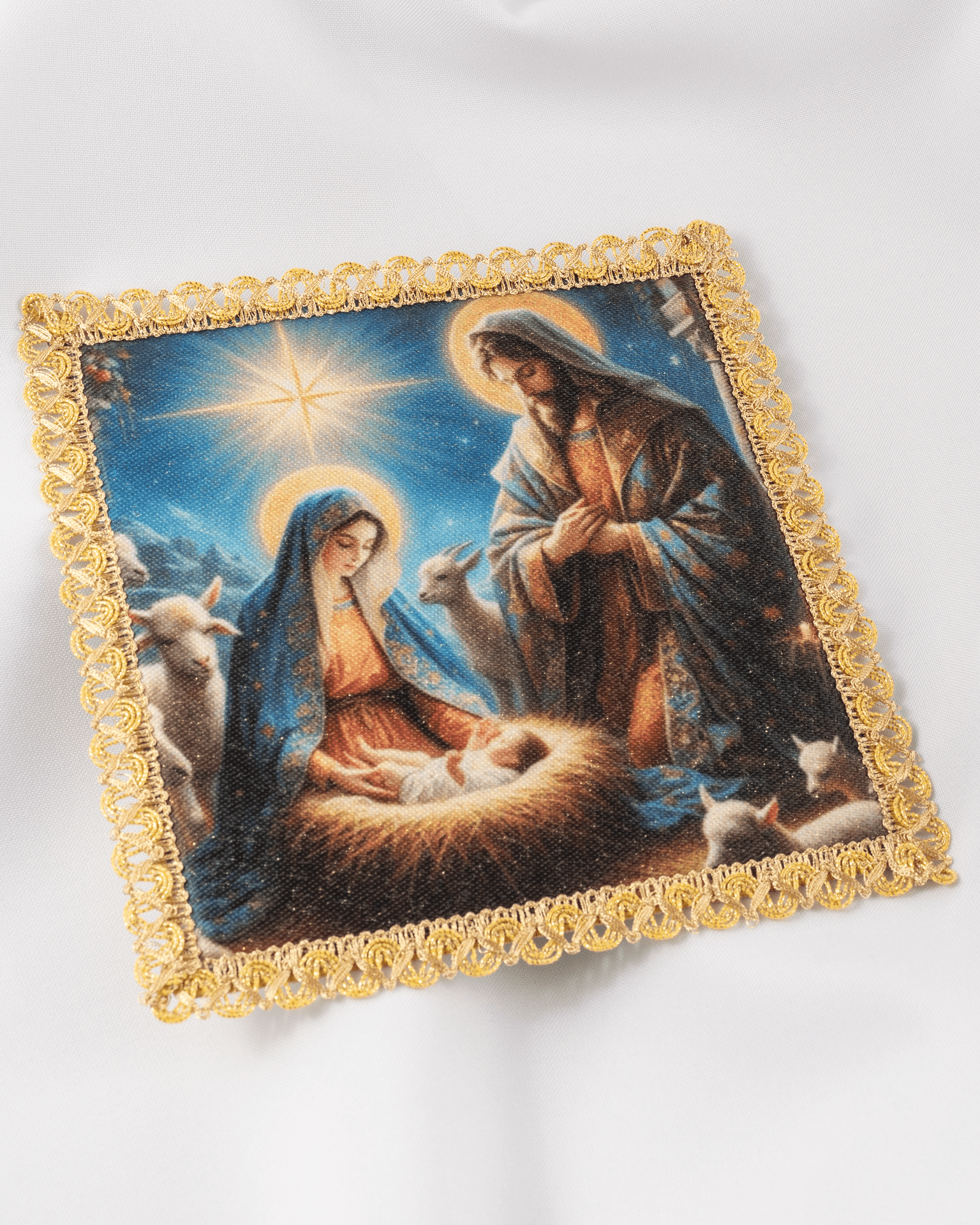 Palé de Noël avec l’image de la Sainte Famille KDT/5567/S/5 18*18 - CHASUBLES.FR
