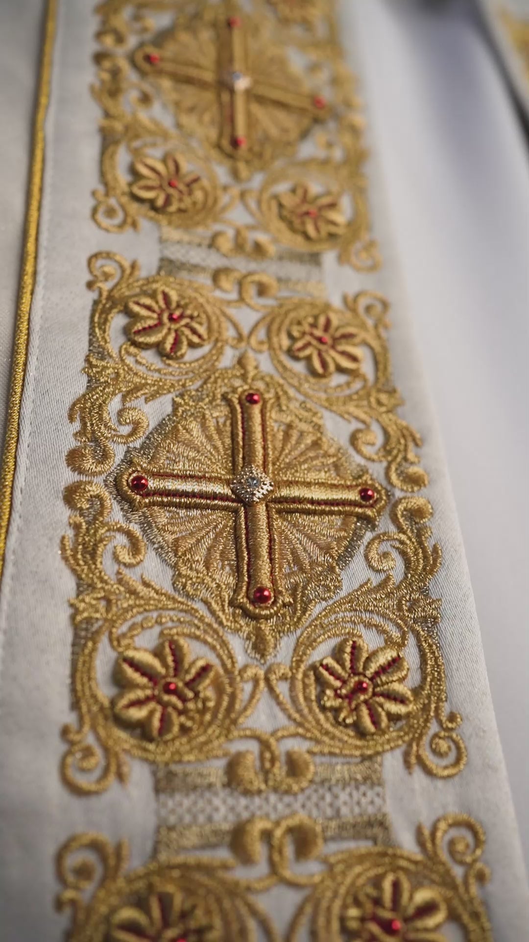 Cape liturgique avec ceinture richement décorée