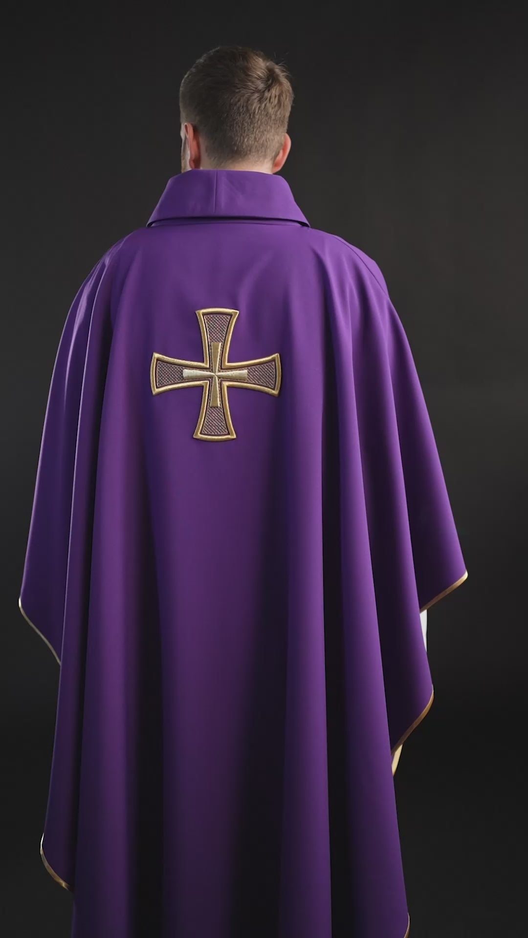 Chasuble brodée IHS Violet