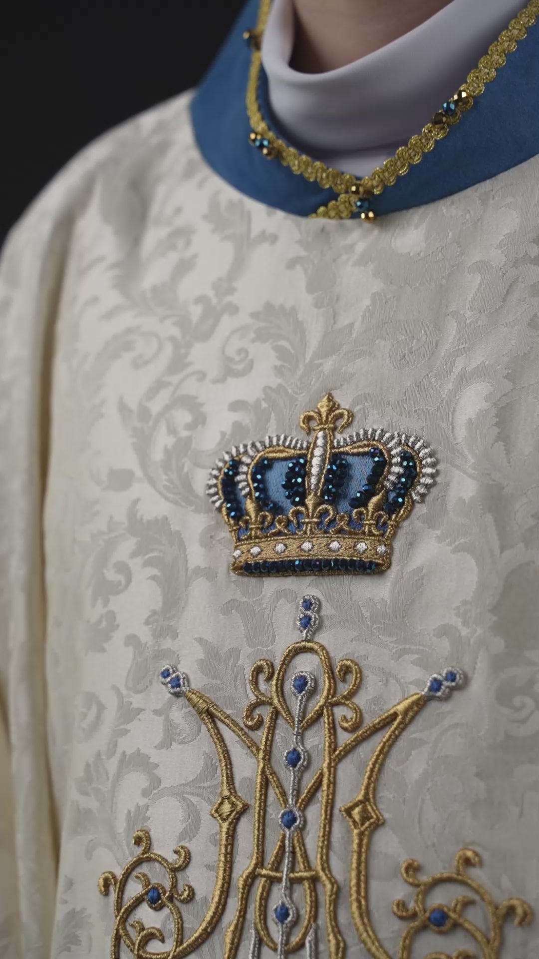 Chasuble mariale faite à la main avec des pierres naturelles Fait à la main 7006
