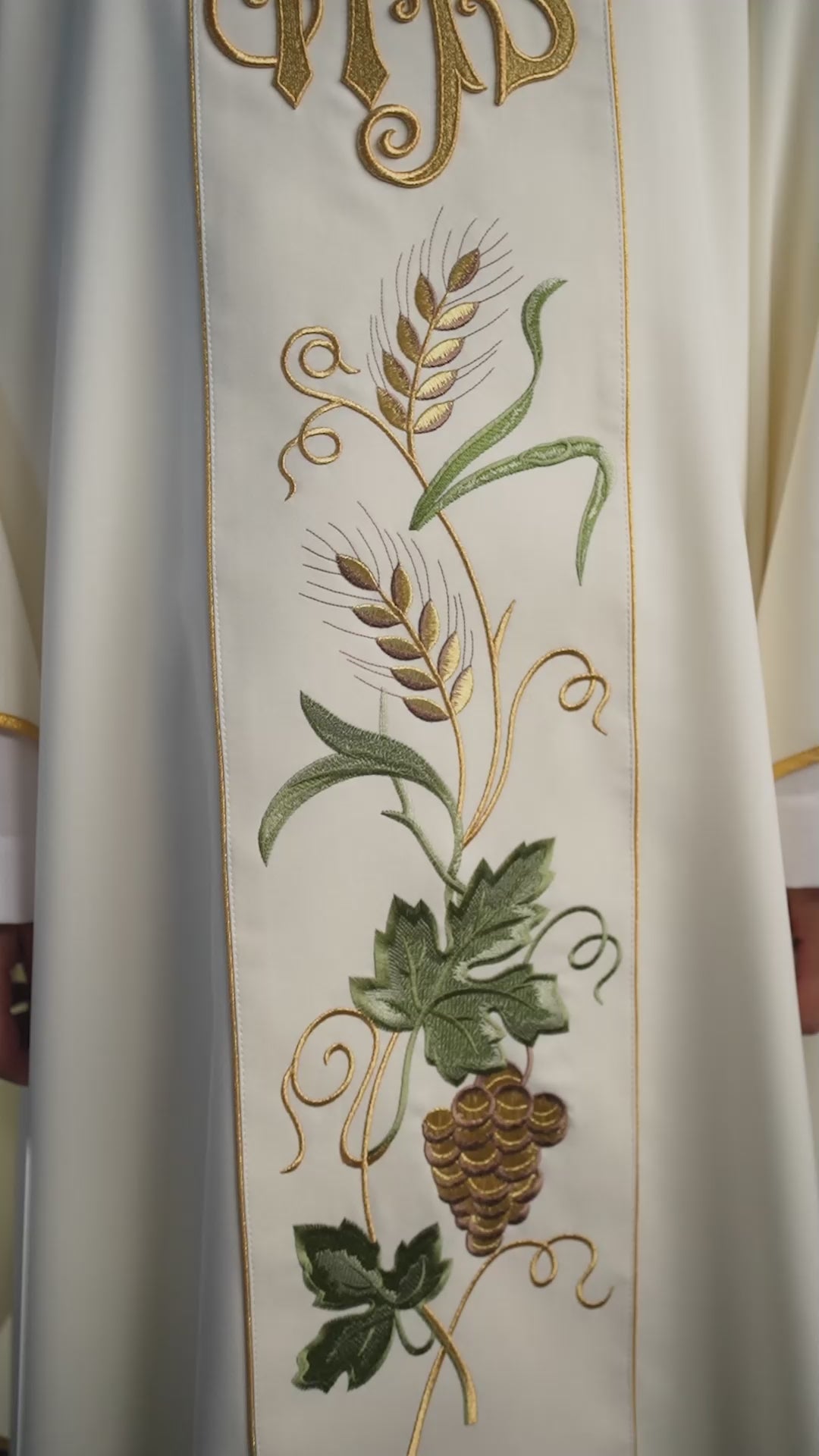 Chasuble de ceinture brodée du symbole IHS, des oreilles et des raisins écrus