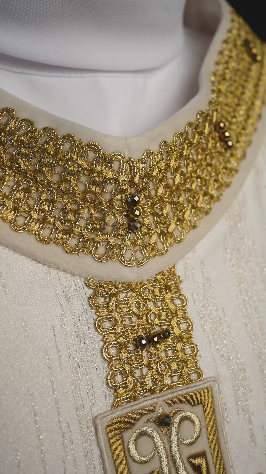 Chasuble faite à la main avec pierres naturelles Handmade 7015 Écru