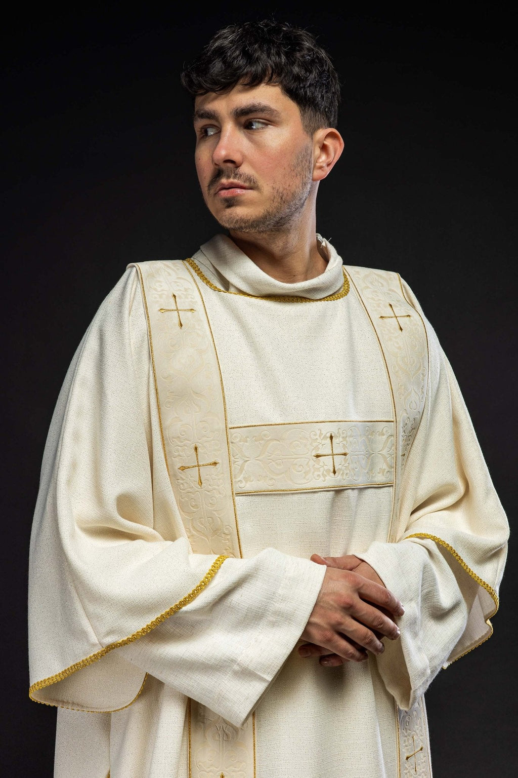 Rideau à rayures de velours et croix dorées brodées, écru KDL/395/05/71/B - CHASUBLES.FR