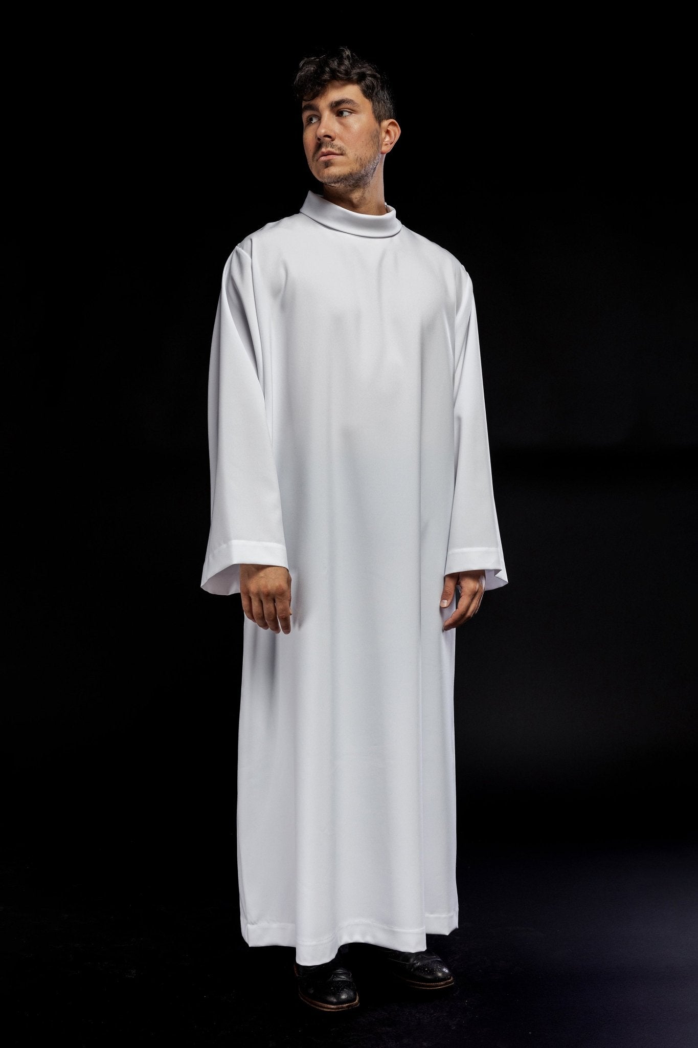 Robe de prêtre blanche unie KAB/021/04/12 135cm/164cm - CHASUBLES.FR