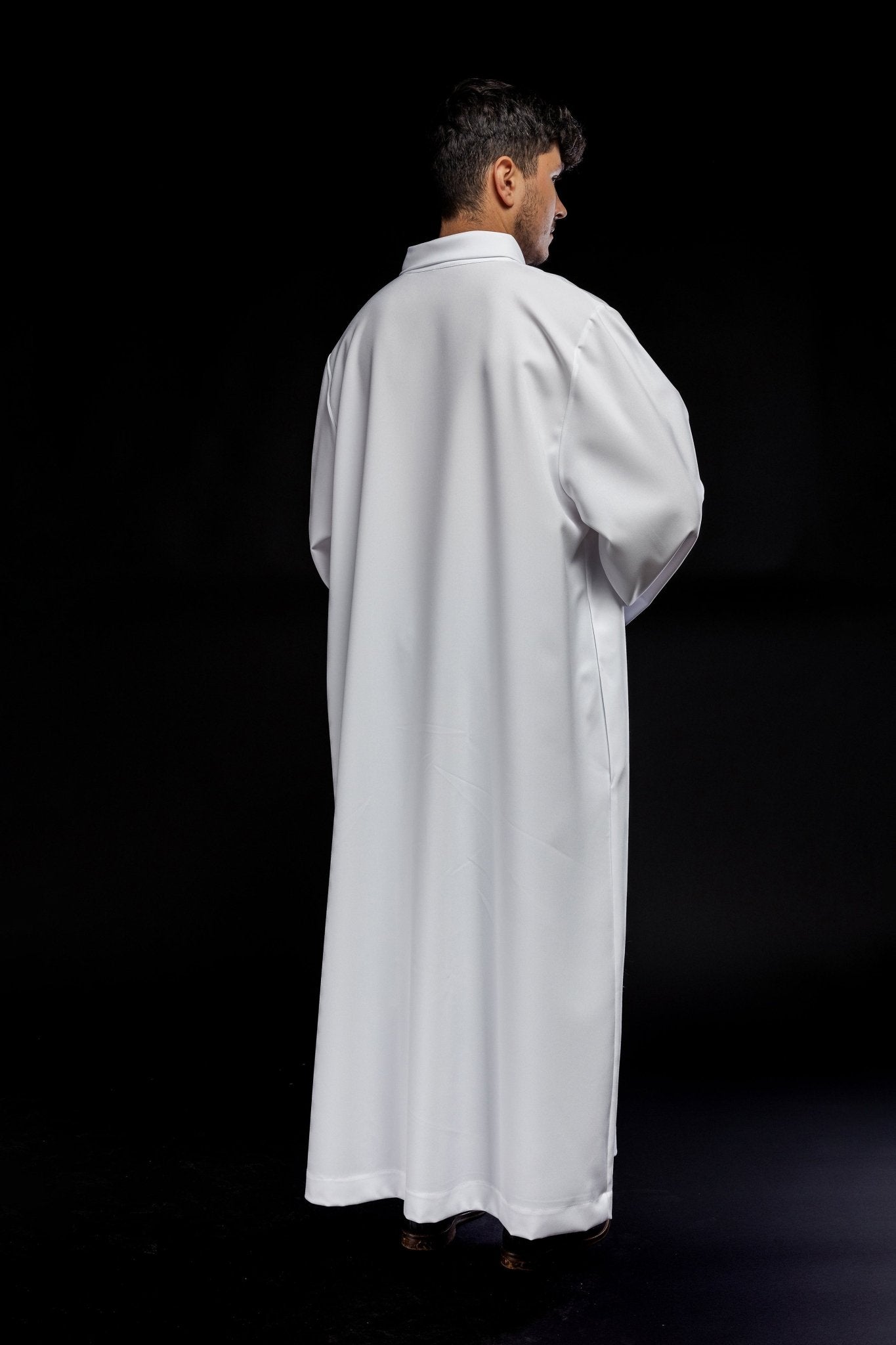 Robe de prêtre blanche unie KAB/021/04/12 135cm/164cm - CHASUBLES.FR