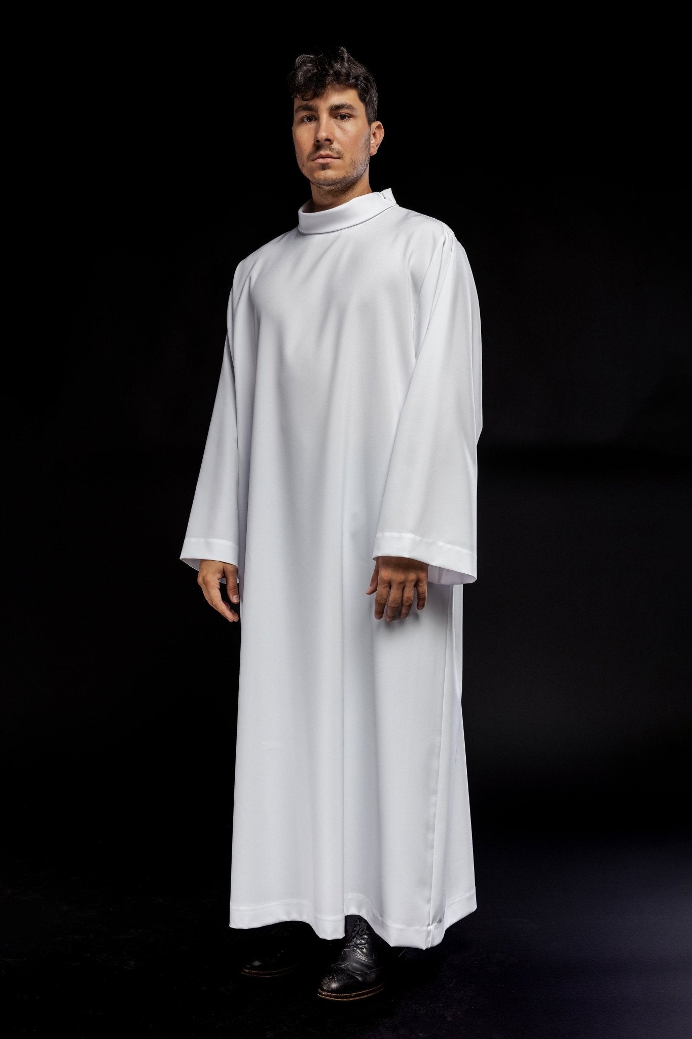 Robe de prêtre blanche unie KAB/021/04/12 135cm/164cm - CHASUBLES.FR
