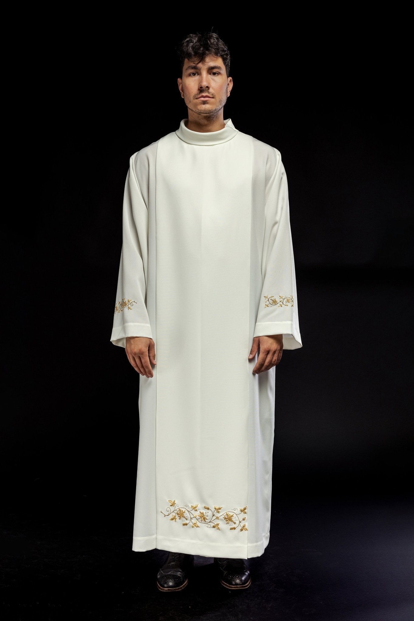 Robe de prêtre brodée à col roulé KAB/005/05/12 135cm/164cm - CHASUBLES.FR