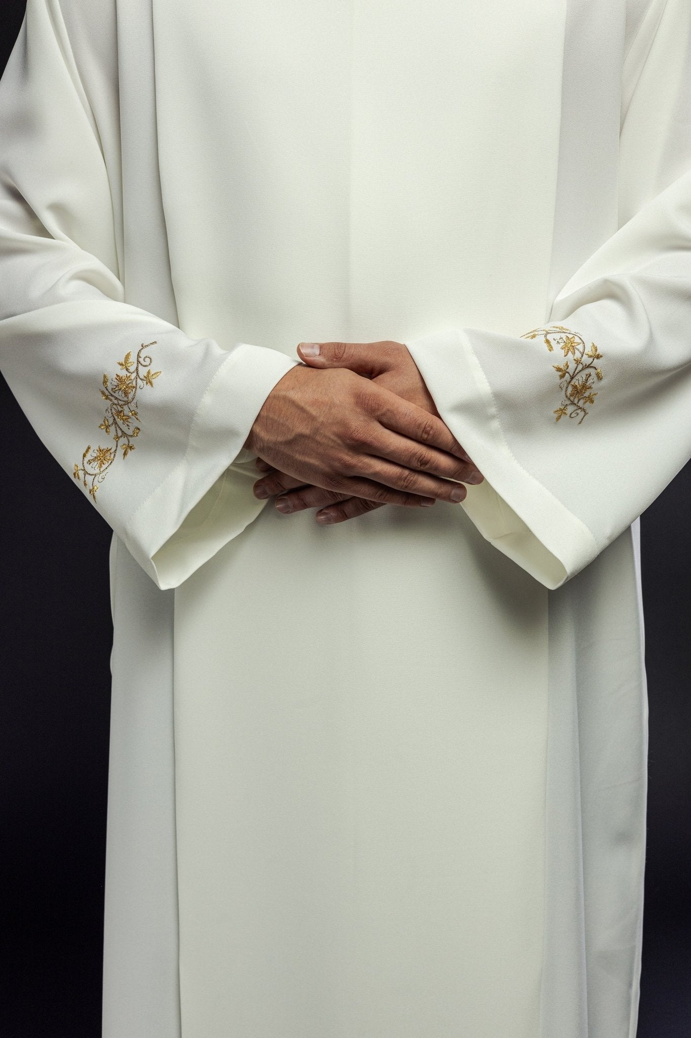 Robe de prêtre brodée à col roulé KAB/005/05/12 135cm/164cm - CHASUBLES.FR