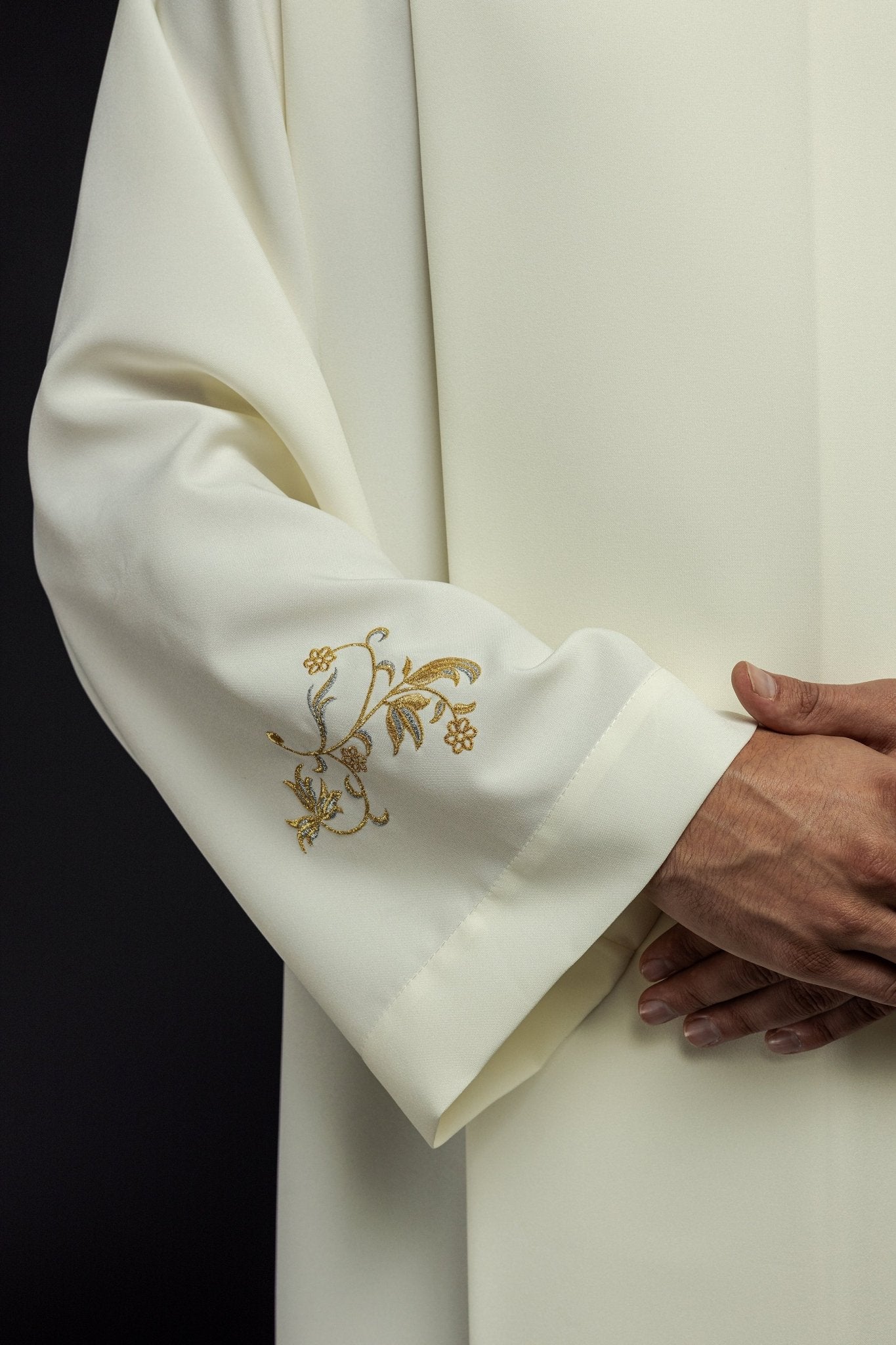 Robe de prêtre unie à col roulé KAB/003/05/12 135cm/164cm - CHASUBLES.FR