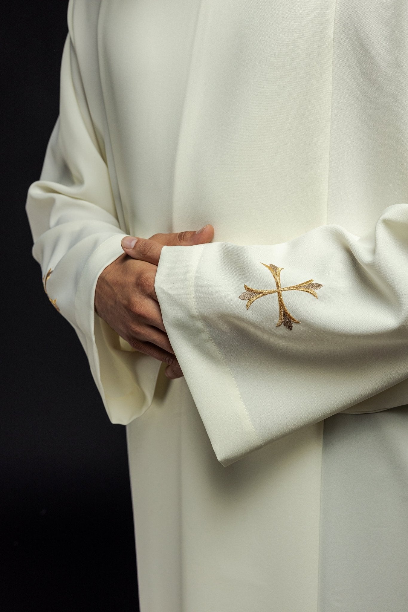 Robe de prêtre unie à col roulé KAB/004/05/12 135cm/164cm - CHASUBLES.FR