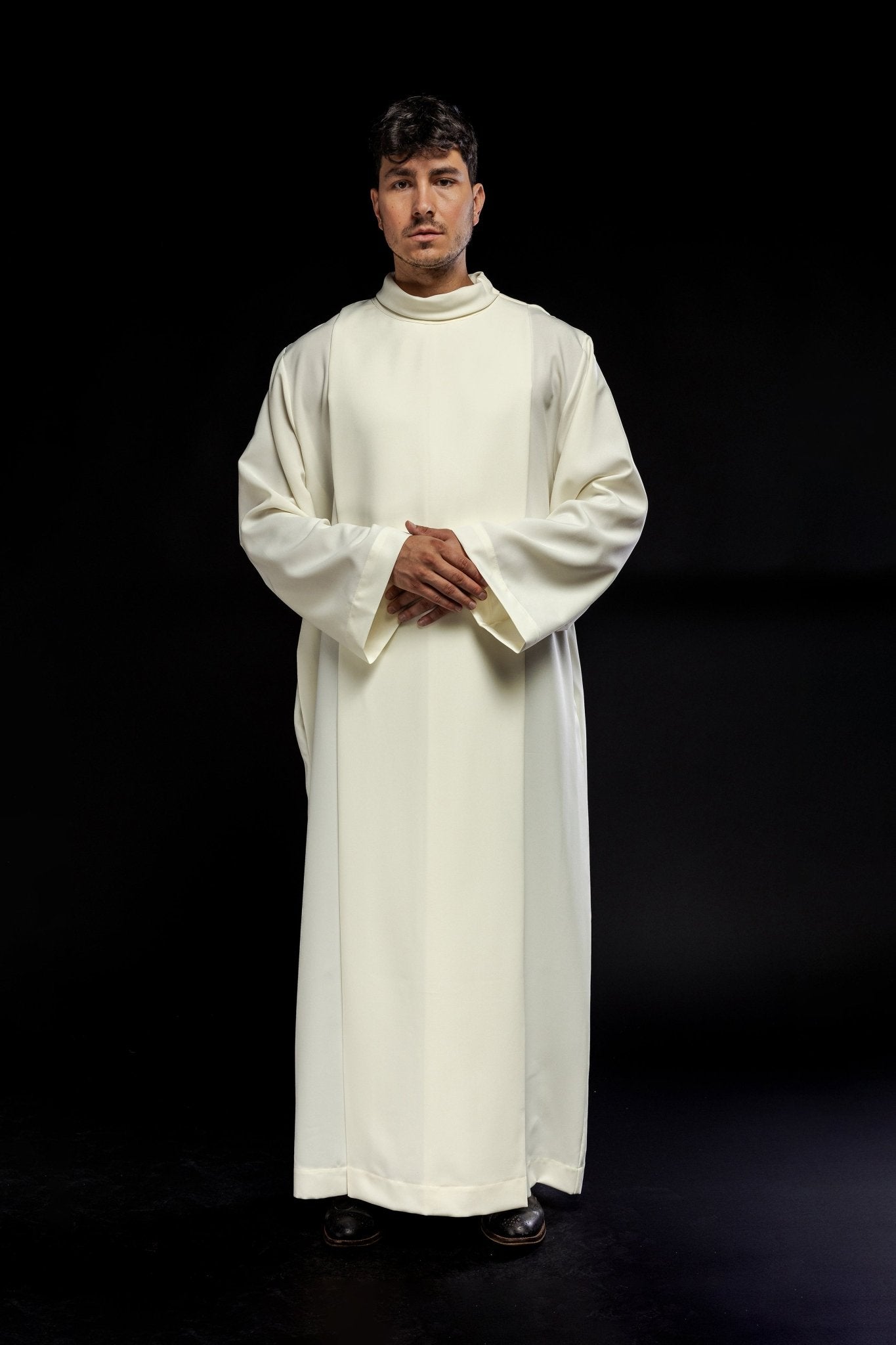Robe de prêtre unie à col roulé KAB/022/05/12 135cm/164cm - CHASUBLES.FR
