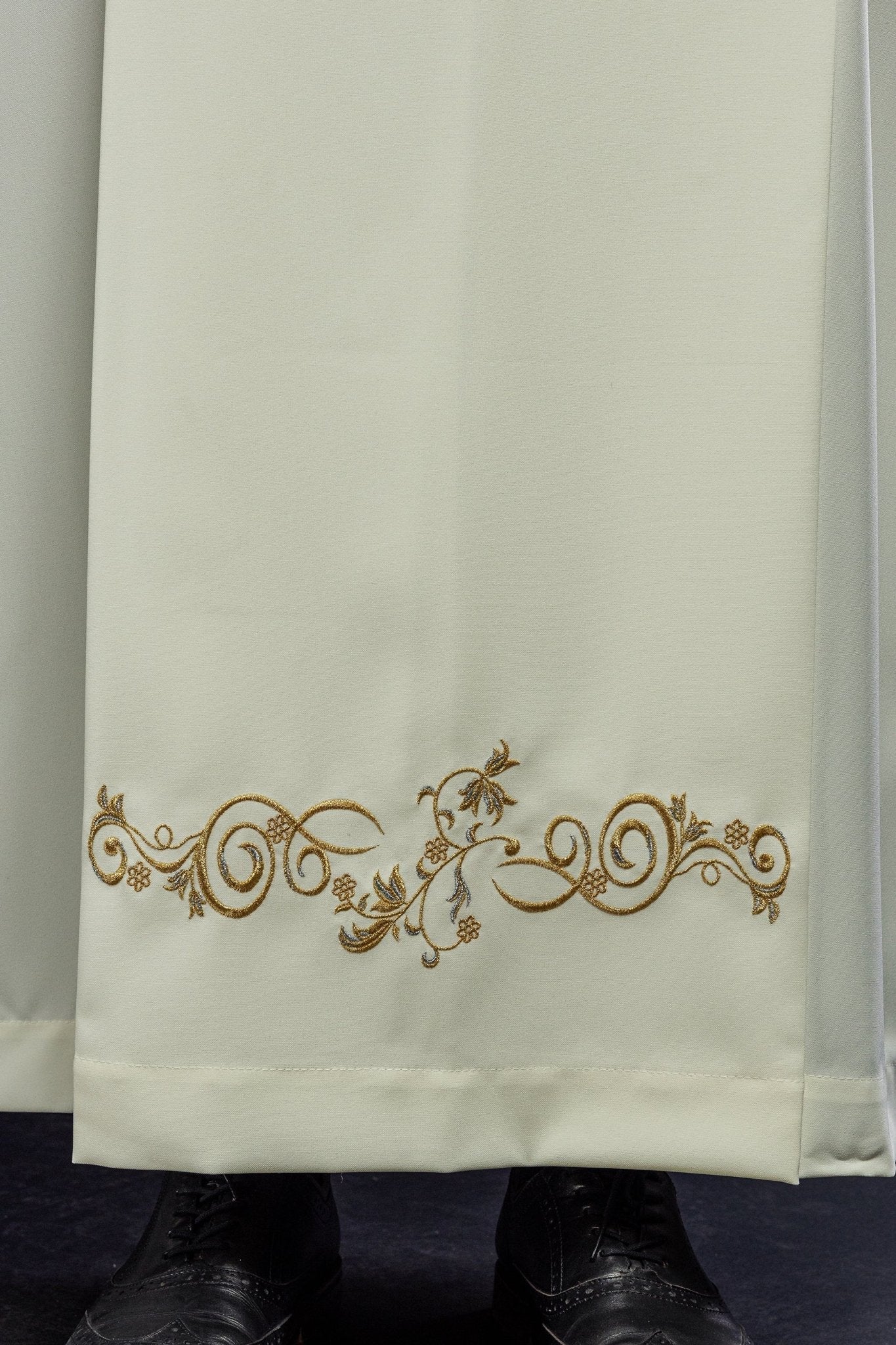 Robe de prêtre unie à col roulé KAB/003/05/12 135cm/164cm - CHASUBLES.FR