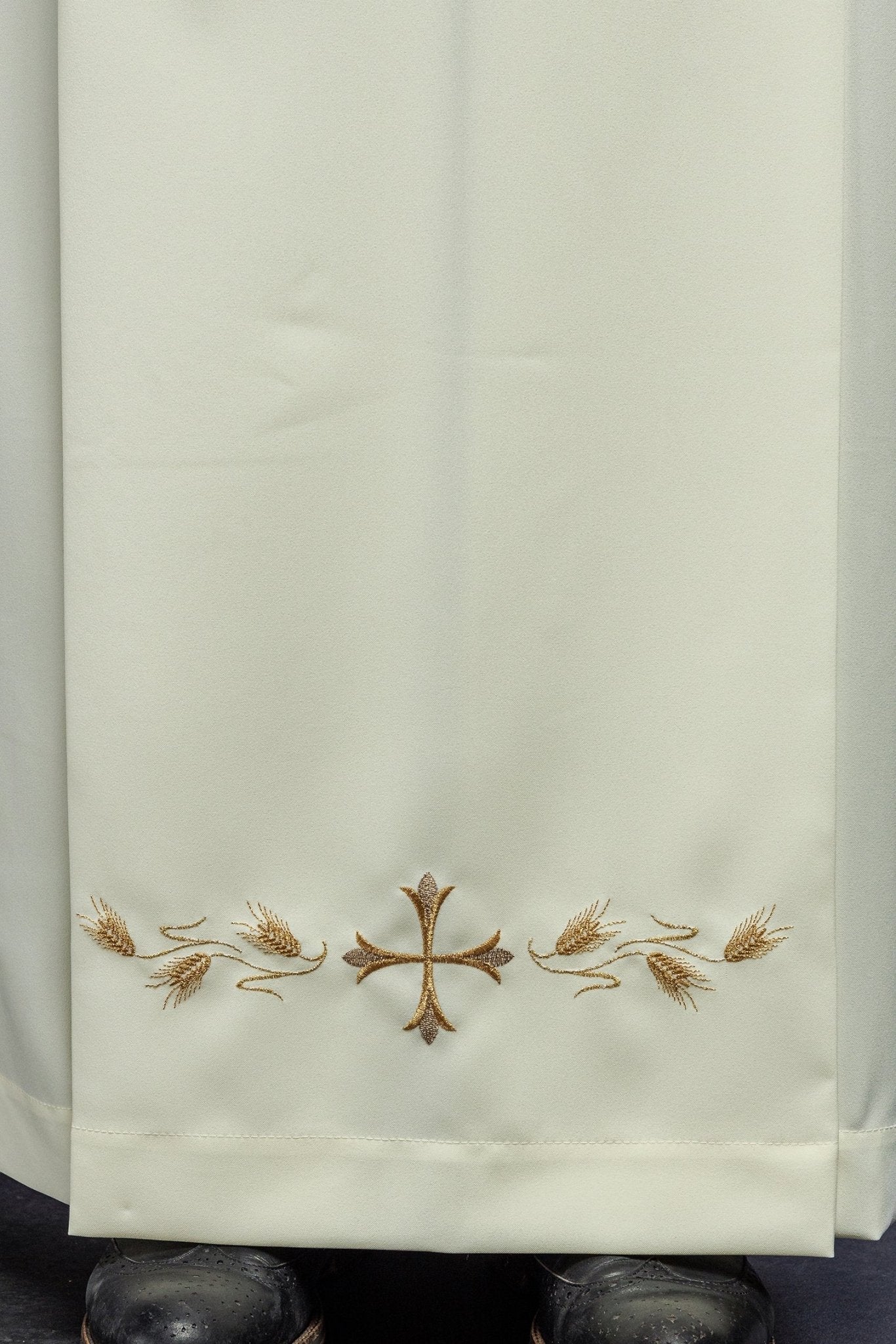 Robe de prêtre unie à col roulé KAB/004/05/12 135cm/164cm - CHASUBLES.FR