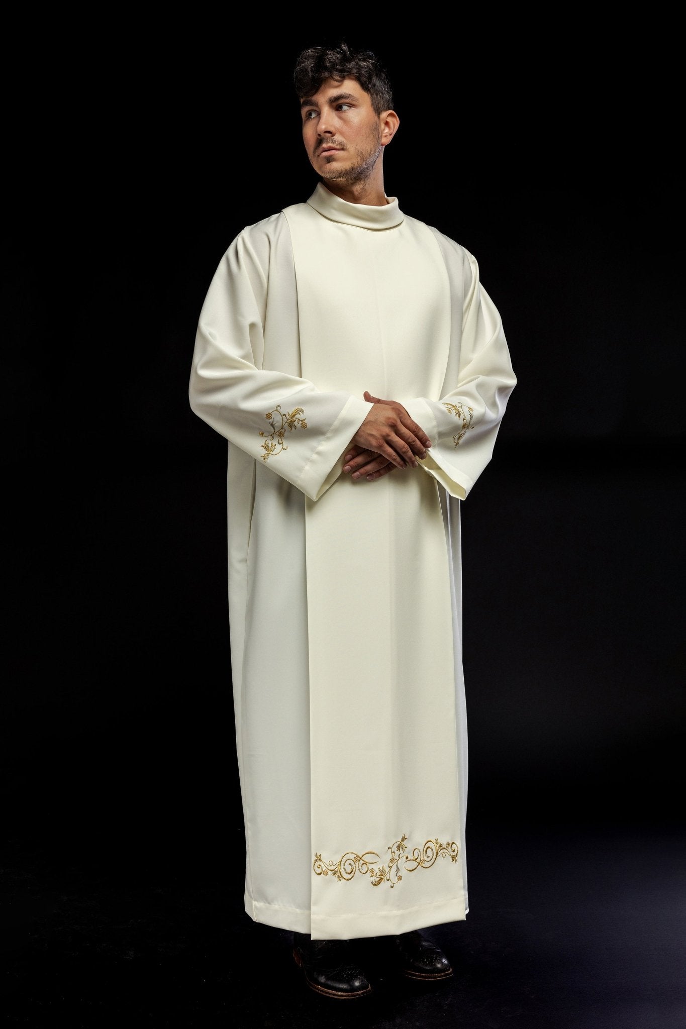 Robe de prêtre unie à col roulé KAB/003/05/12 135cm/164cm - CHASUBLES.FR