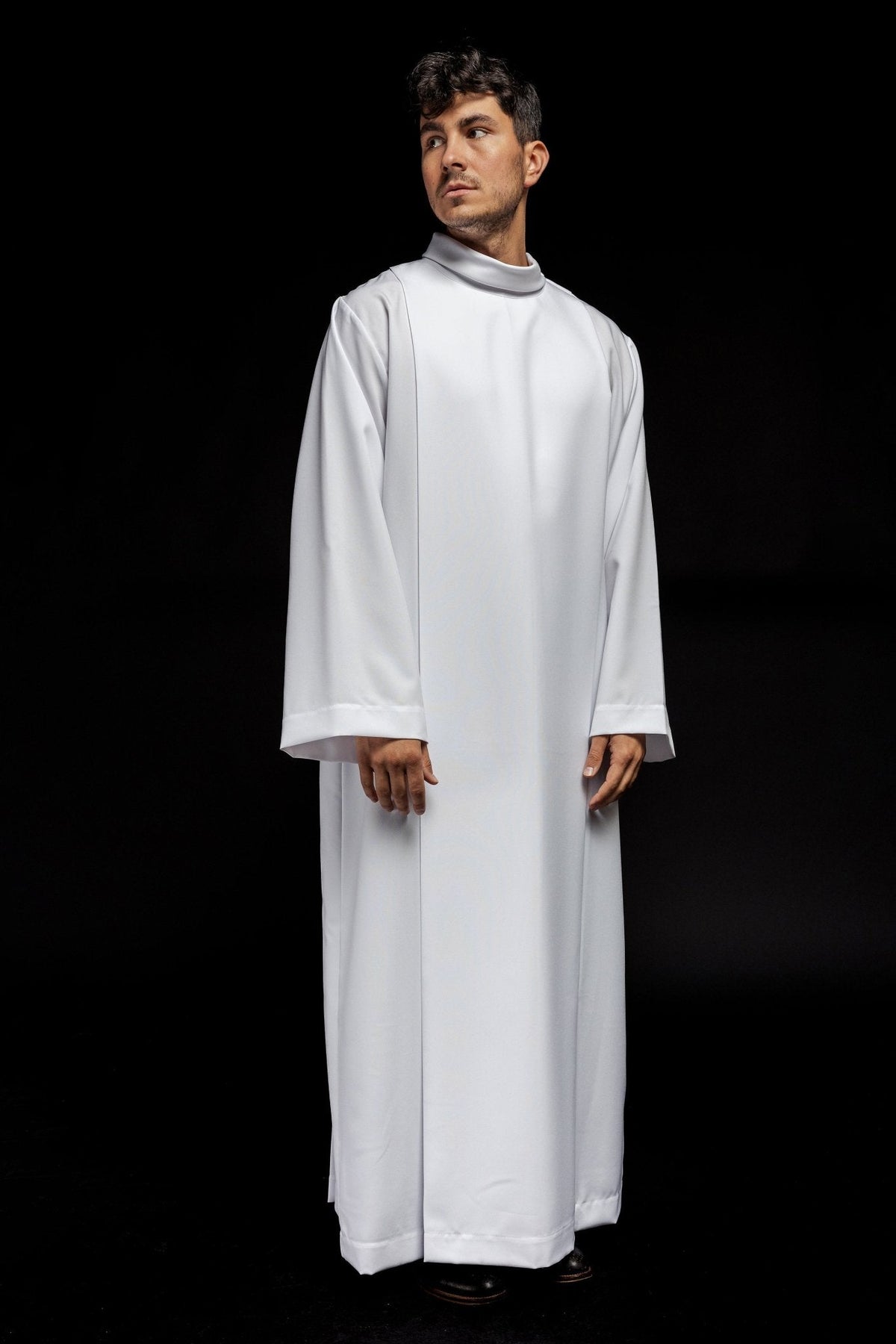 Robe de prêtre unie à col roulé Blanc KAB/022/04/12 135cm/164cm - CHASUBLES.FR