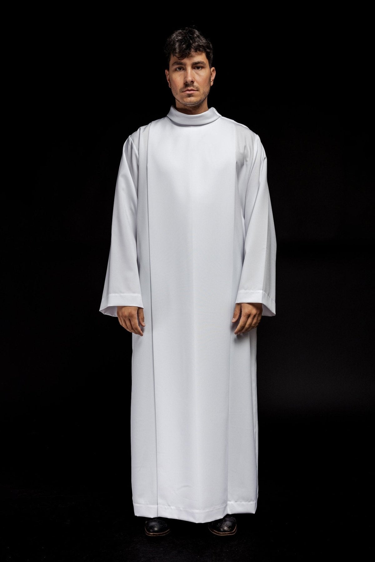 Robe de prêtre unie à col roulé Blanc KAB/022/04/12 135cm/164cm - CHASUBLES.FR